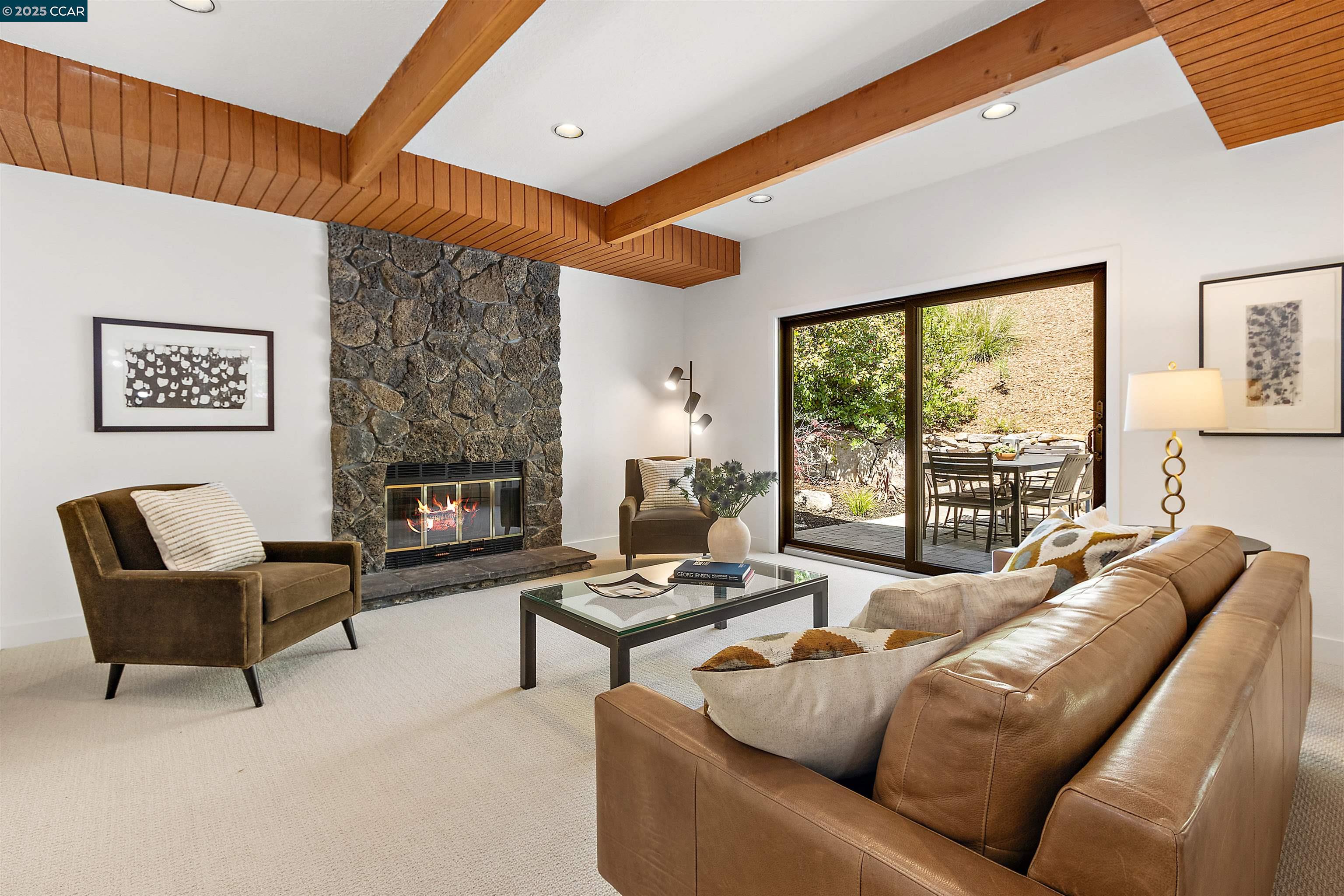 Detail Gallery Image 16 of 38 For 220 Devonshire Ct, Pleasant Hill,  CA 94523 - 4 Beds | 2/1 Baths