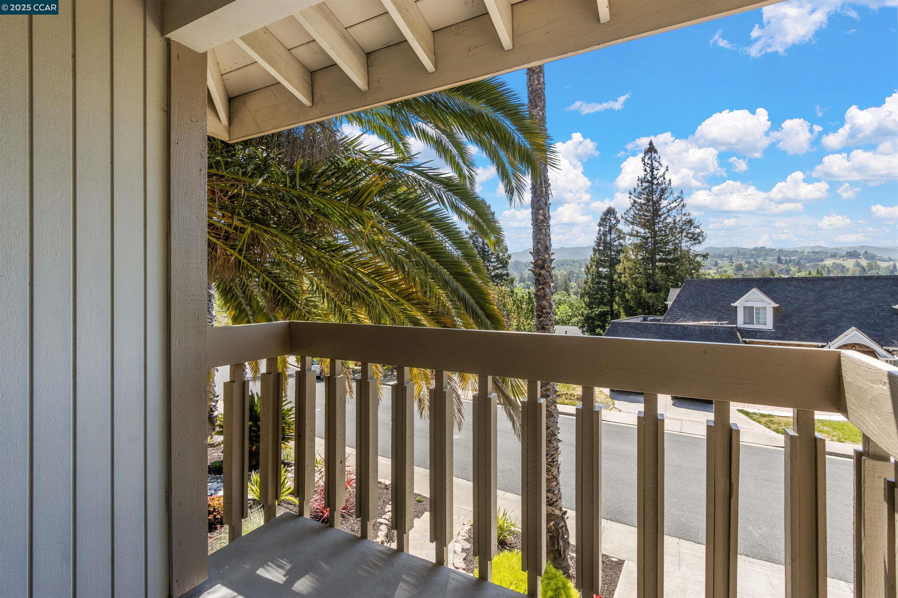 Detail Gallery Image 22 of 38 For 220 Devonshire Ct, Pleasant Hill,  CA 94523 - 4 Beds | 2/1 Baths