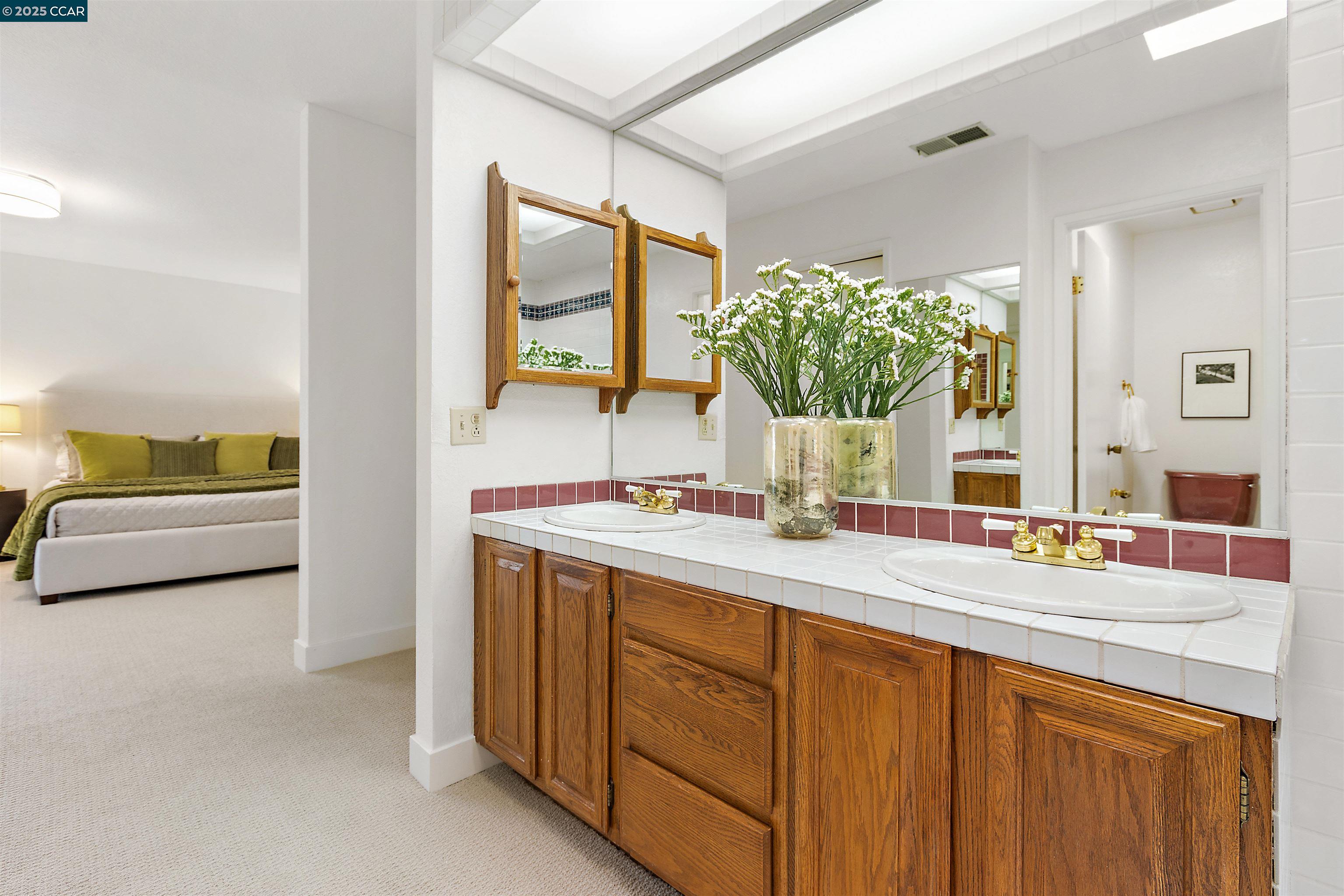 Detail Gallery Image 24 of 38 For 220 Devonshire Ct, Pleasant Hill,  CA 94523 - 4 Beds | 2/1 Baths