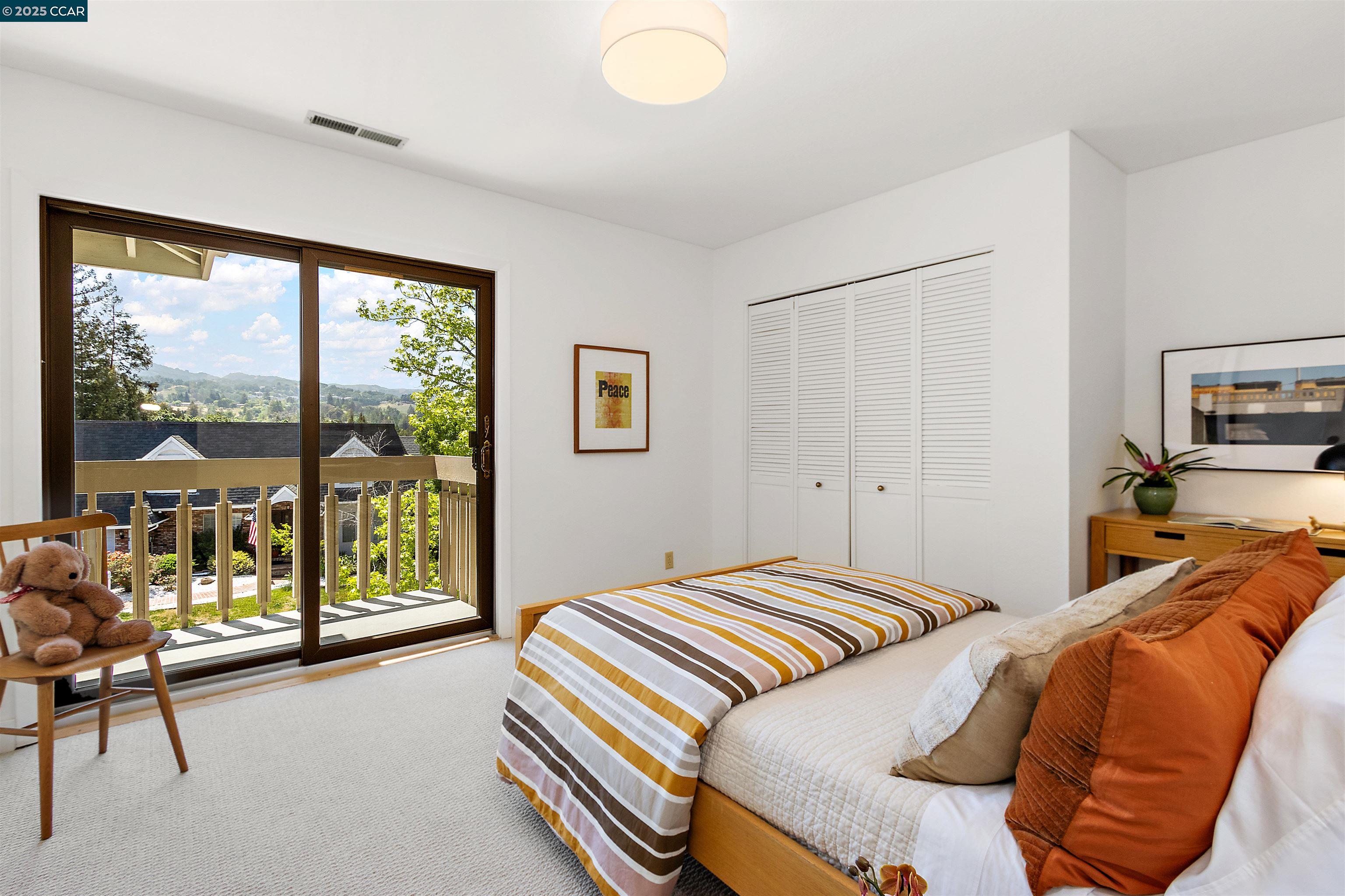 Detail Gallery Image 25 of 38 For 220 Devonshire Ct, Pleasant Hill,  CA 94523 - 4 Beds | 2/1 Baths
