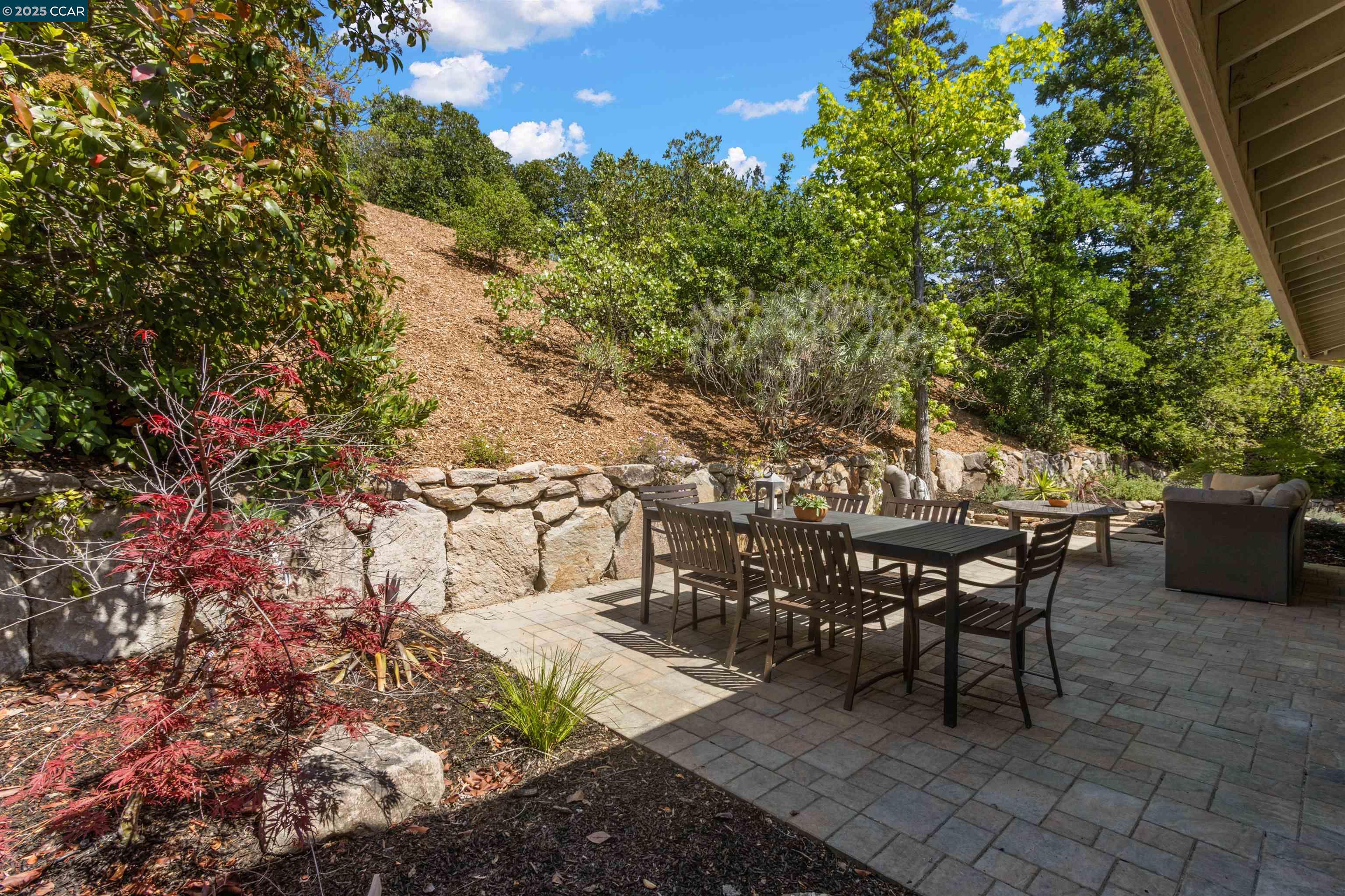 Detail Gallery Image 33 of 38 For 220 Devonshire Ct, Pleasant Hill,  CA 94523 - 4 Beds | 2/1 Baths
