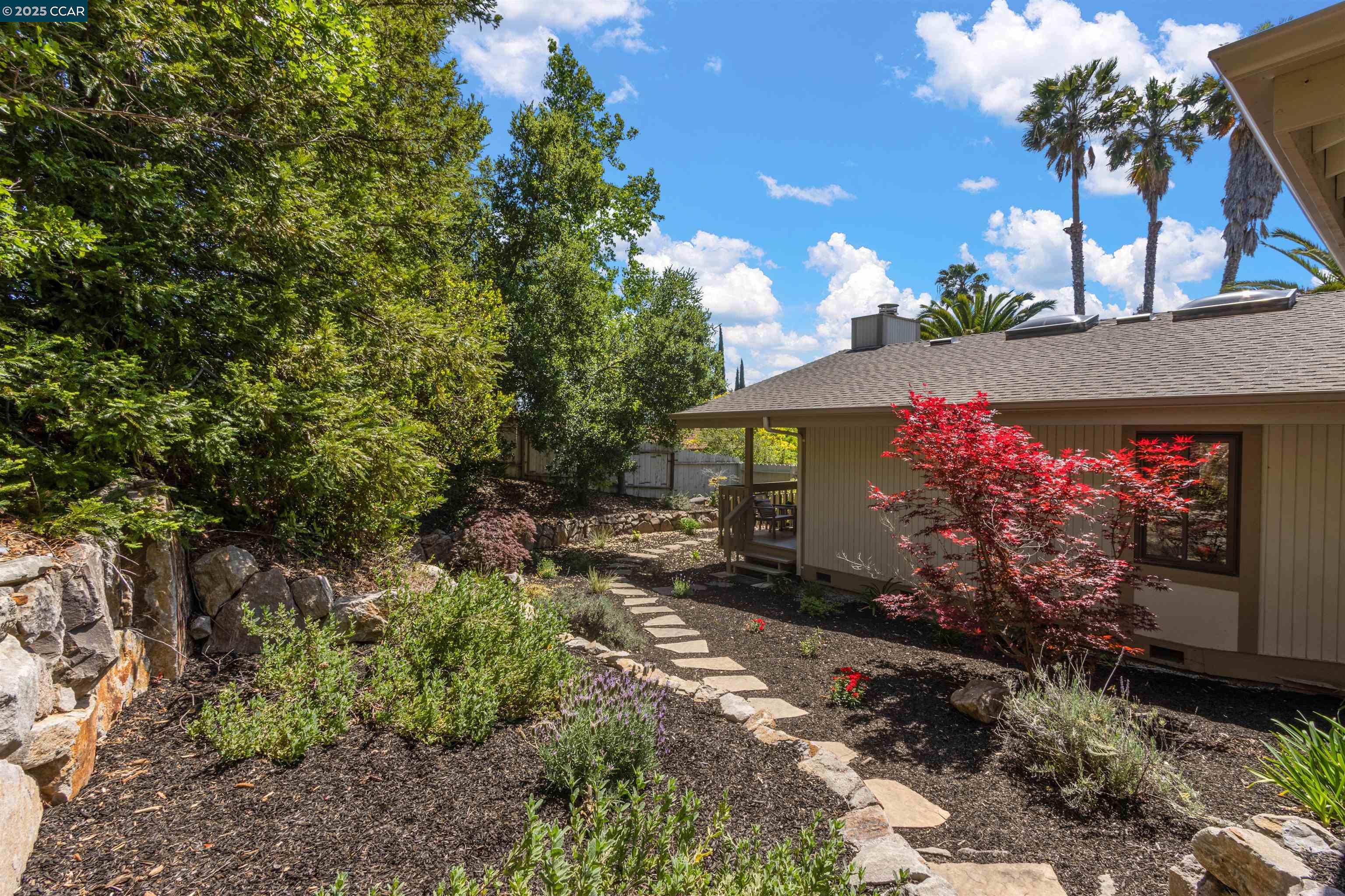 Detail Gallery Image 37 of 38 For 220 Devonshire Ct, Pleasant Hill,  CA 94523 - 4 Beds | 2/1 Baths
