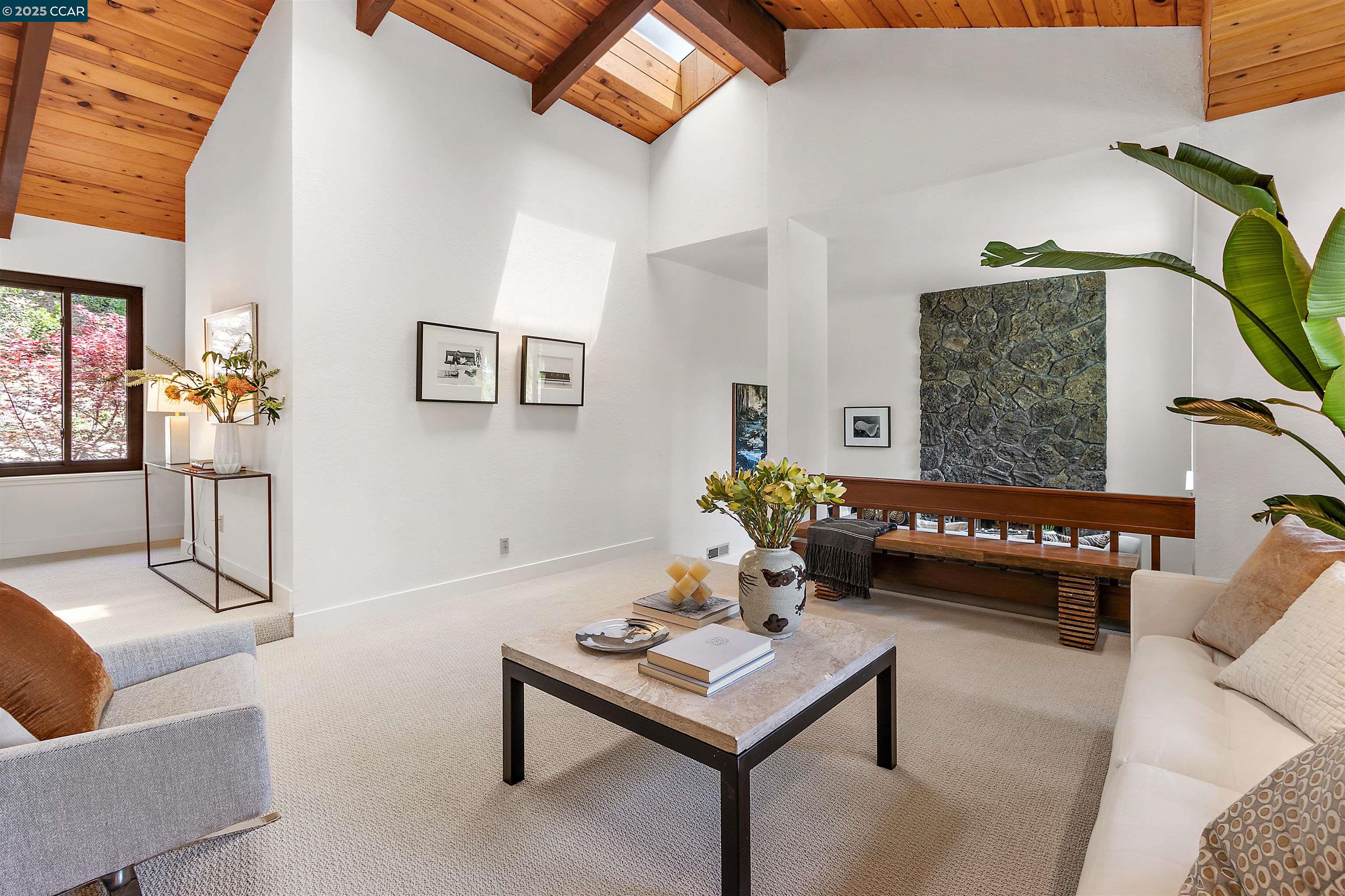 Detail Gallery Image 5 of 38 For 220 Devonshire Ct, Pleasant Hill,  CA 94523 - 4 Beds | 2/1 Baths