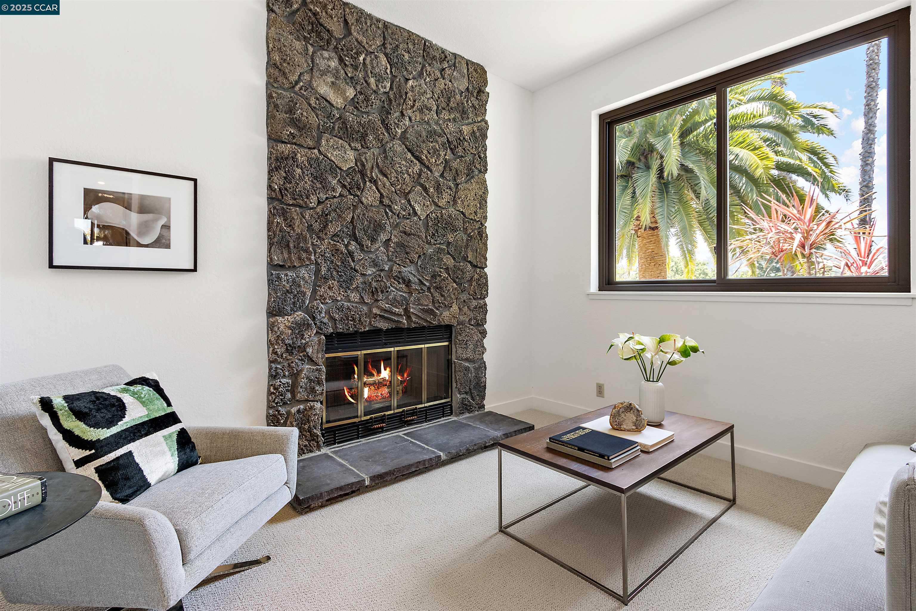 Detail Gallery Image 7 of 38 For 220 Devonshire Ct, Pleasant Hill,  CA 94523 - 4 Beds | 2/1 Baths