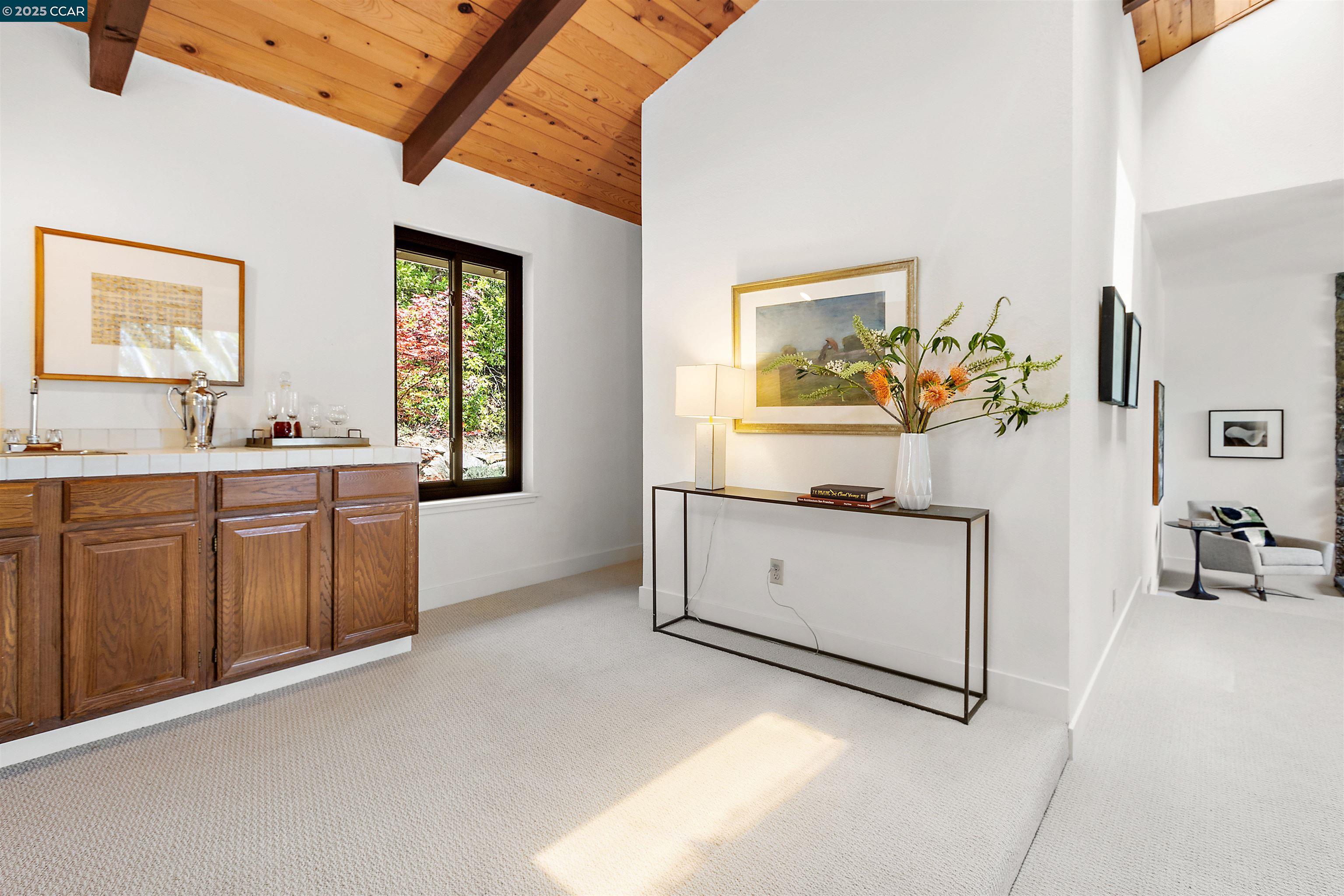 Detail Gallery Image 8 of 38 For 220 Devonshire Ct, Pleasant Hill,  CA 94523 - 4 Beds | 2/1 Baths
