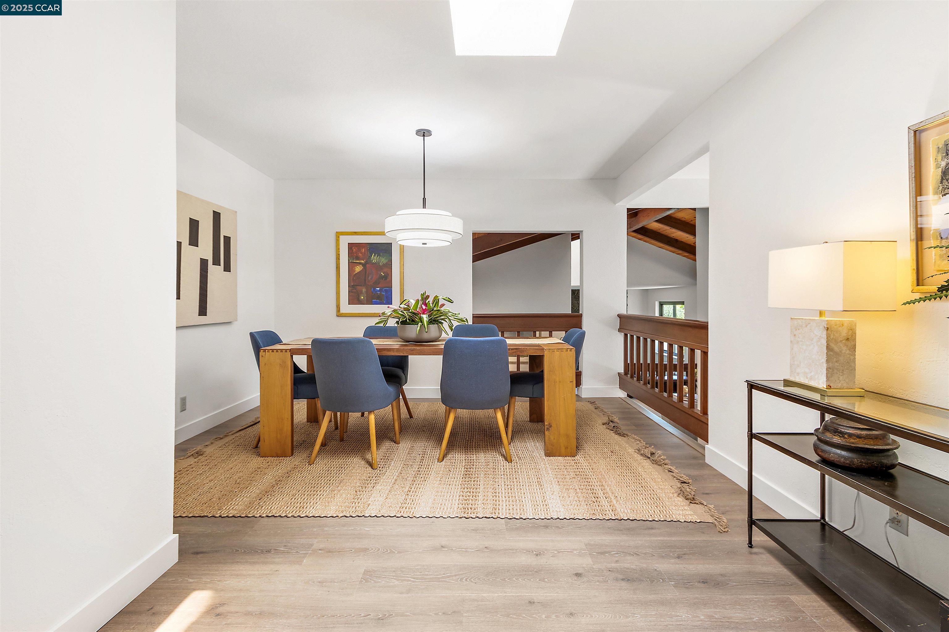 Detail Gallery Image 10 of 38 For 220 Devonshire Ct, Pleasant Hill,  CA 94523 - 4 Beds | 2/1 Baths