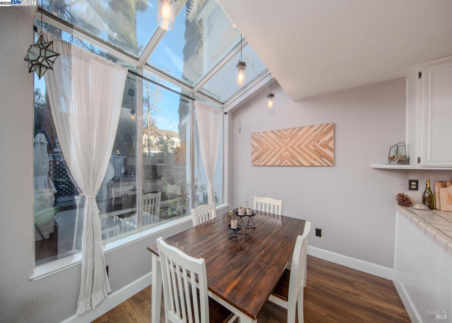Detail Gallery Image 12 of 26 For 243 Northwood Commons, Livermore,  CA 94551-3054 - 3 Beds | 2/1 Baths