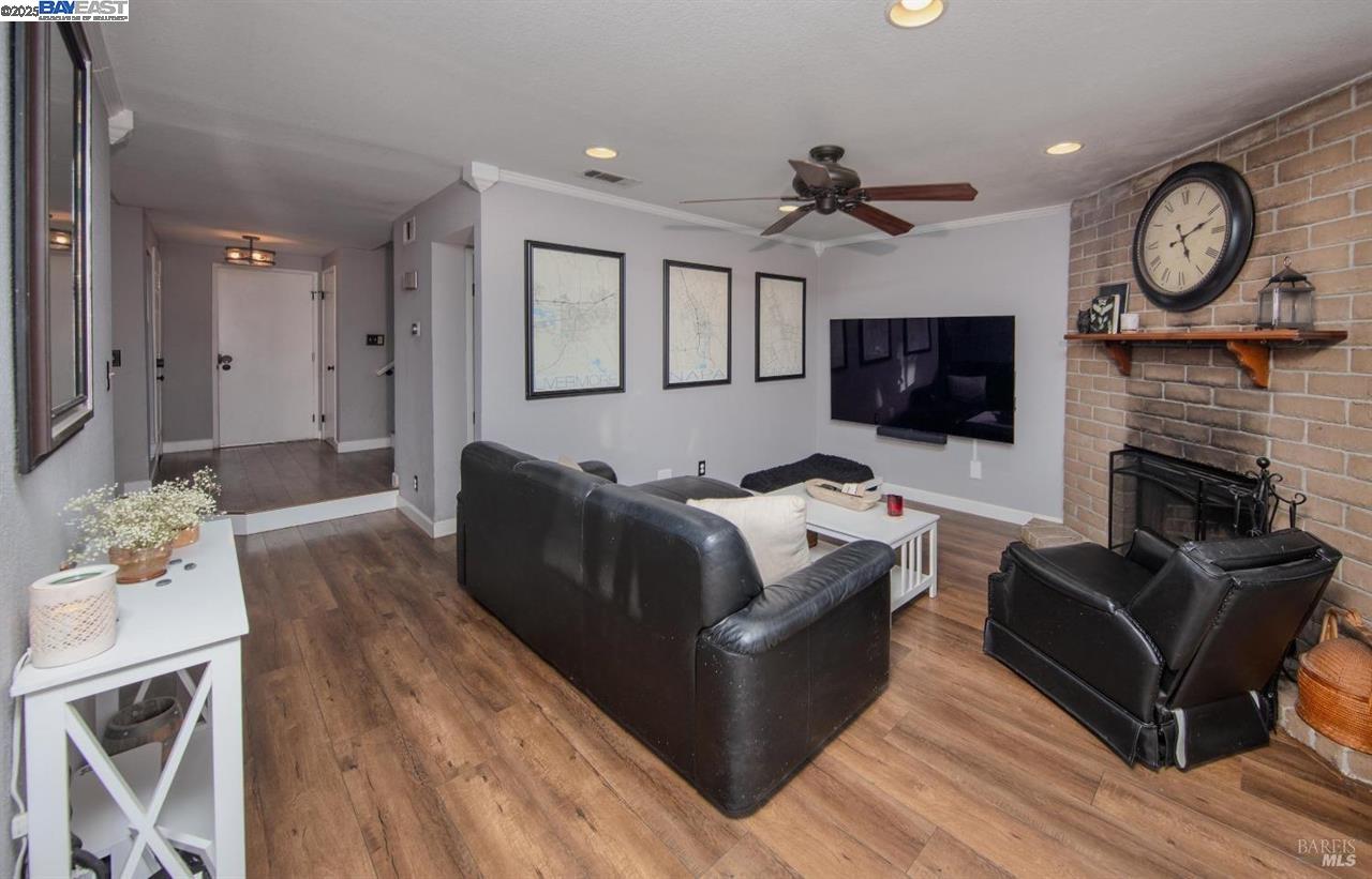 Detail Gallery Image 14 of 26 For 243 Northwood Commons, Livermore,  CA 94551-3054 - 3 Beds | 2/1 Baths