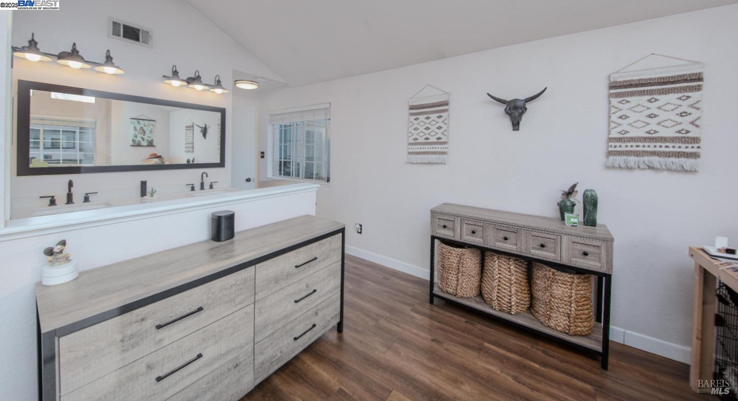Detail Gallery Image 17 of 26 For 243 Northwood Commons, Livermore,  CA 94551-3054 - 3 Beds | 2/1 Baths