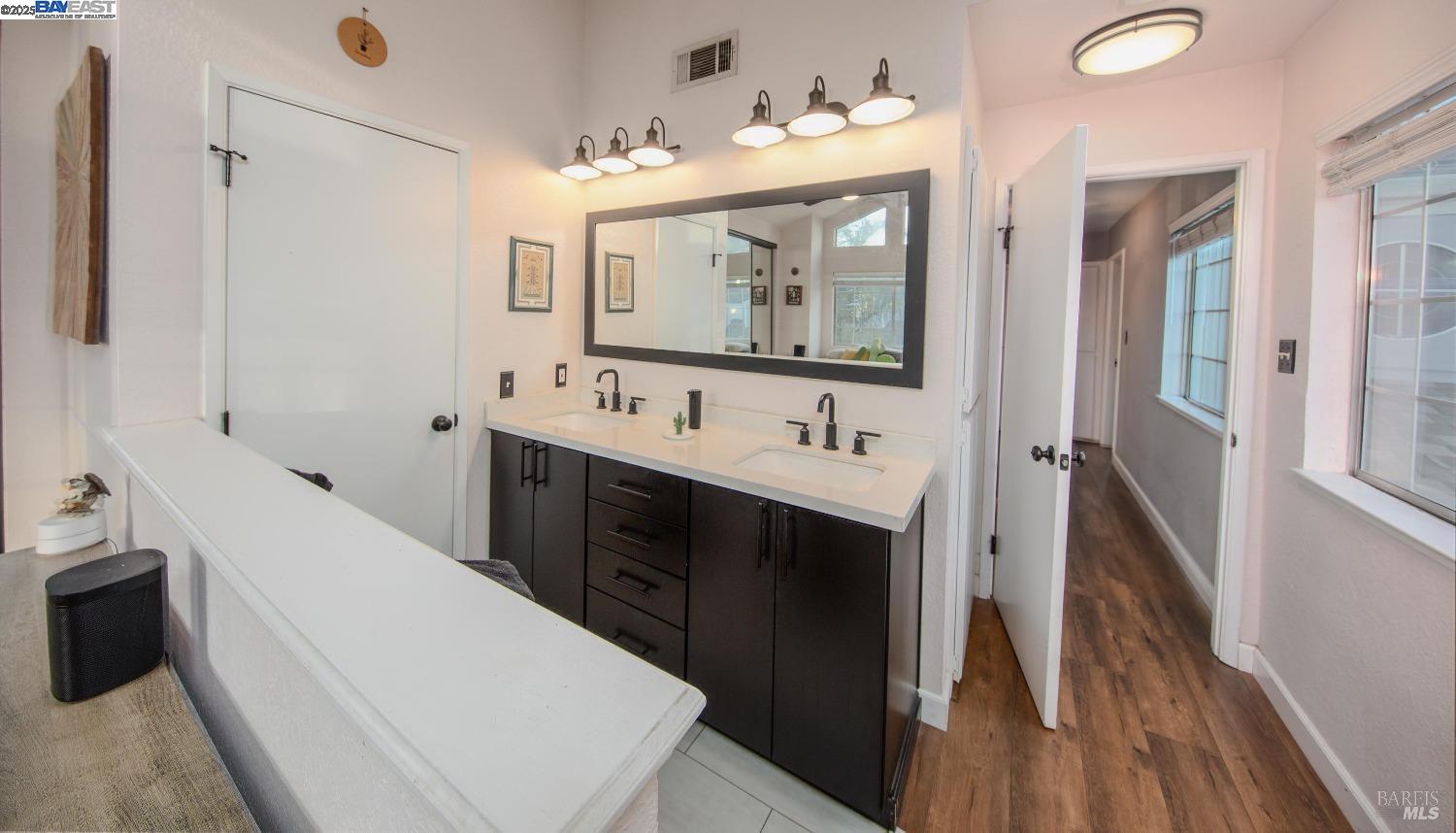 Detail Gallery Image 18 of 26 For 243 Northwood Commons, Livermore,  CA 94551-3054 - 3 Beds | 2/1 Baths