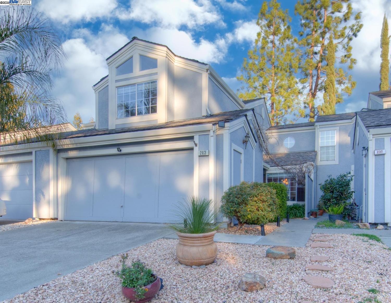 Detail Gallery Image 4 of 26 For 243 Northwood Commons, Livermore,  CA 94551-3054 - 3 Beds | 2/1 Baths