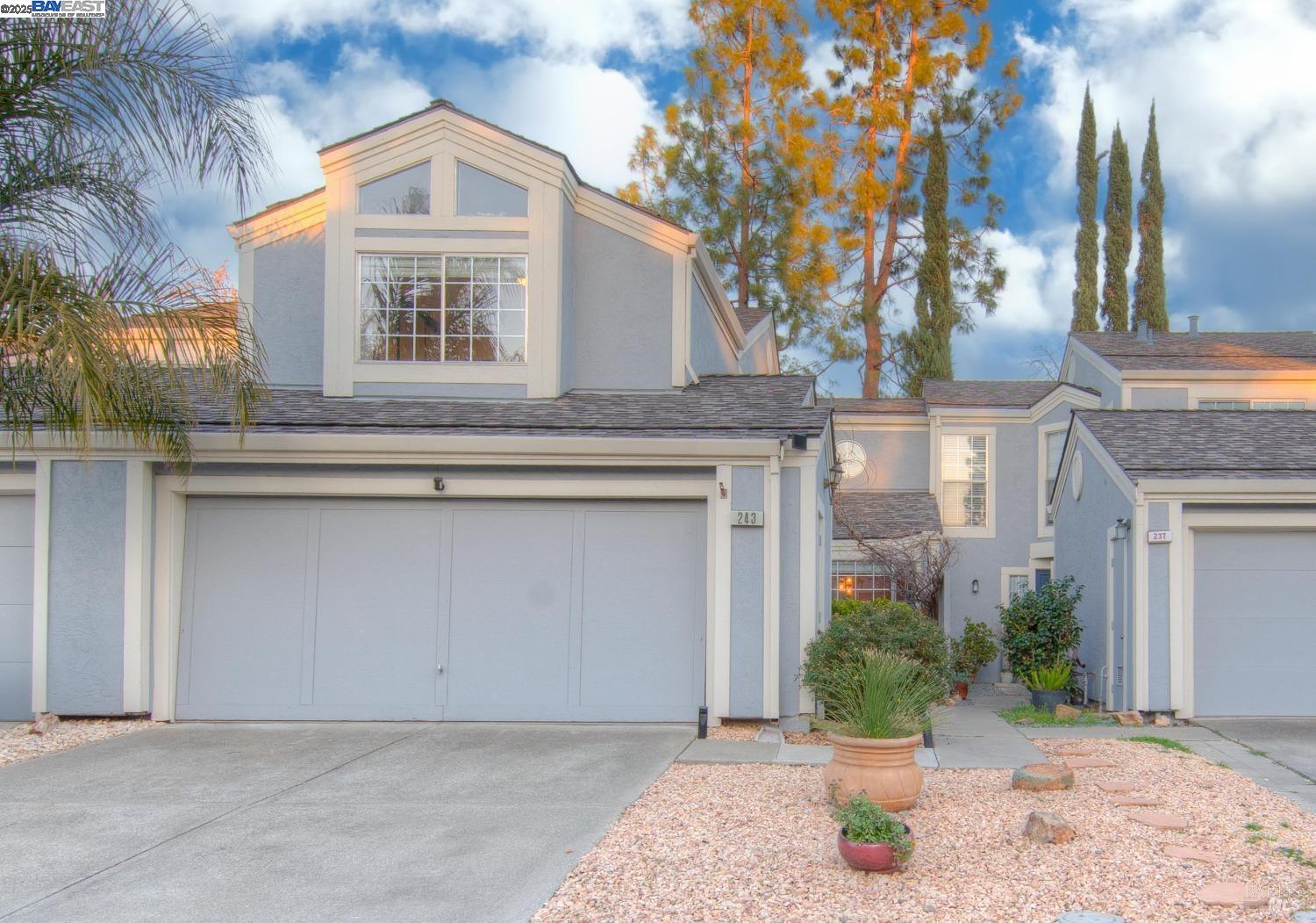 Detail Gallery Image 5 of 26 For 243 Northwood Commons, Livermore,  CA 94551-3054 - 3 Beds | 2/1 Baths