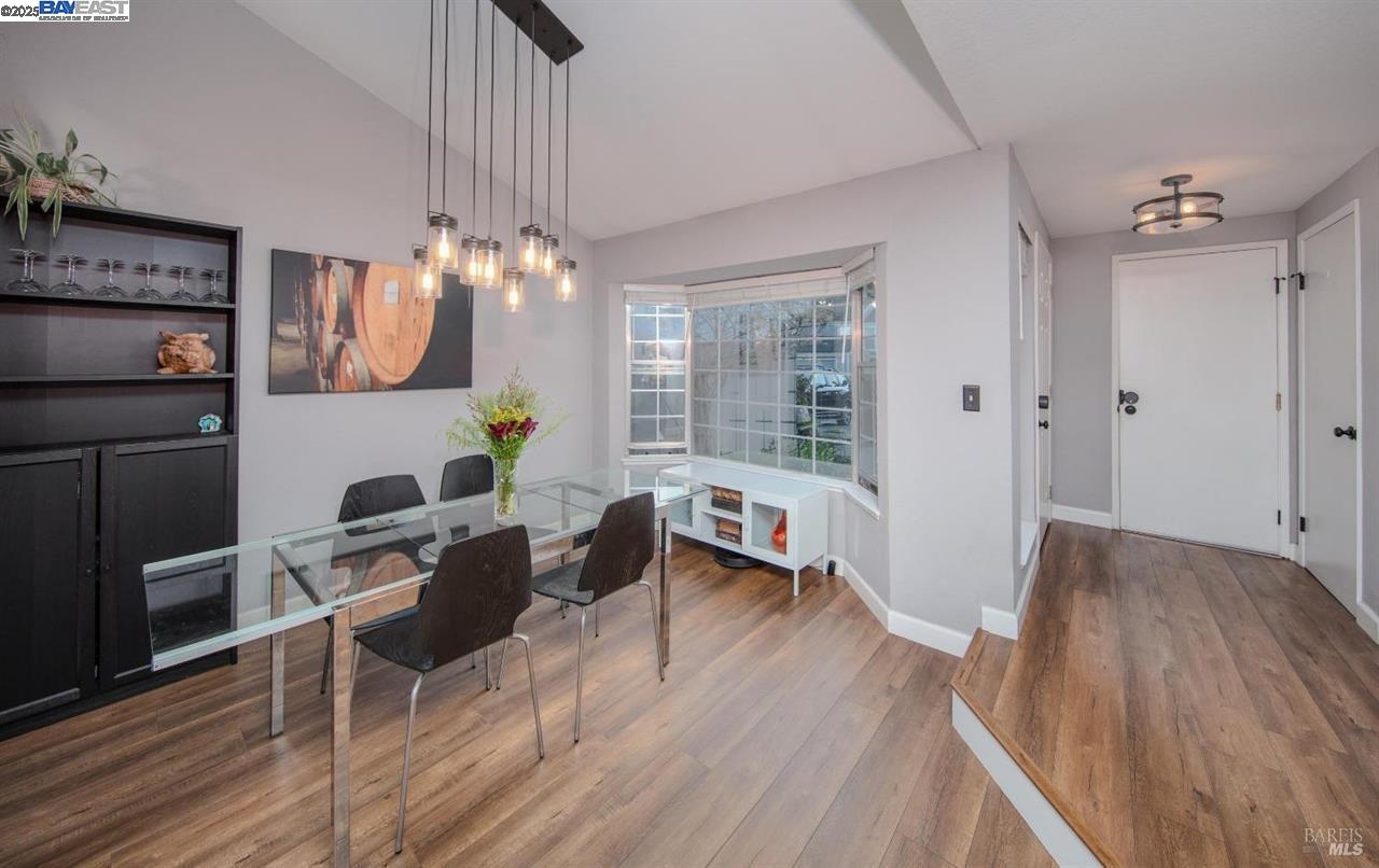 Detail Gallery Image 7 of 26 For 243 Northwood Commons, Livermore,  CA 94551-3054 - 3 Beds | 2/1 Baths