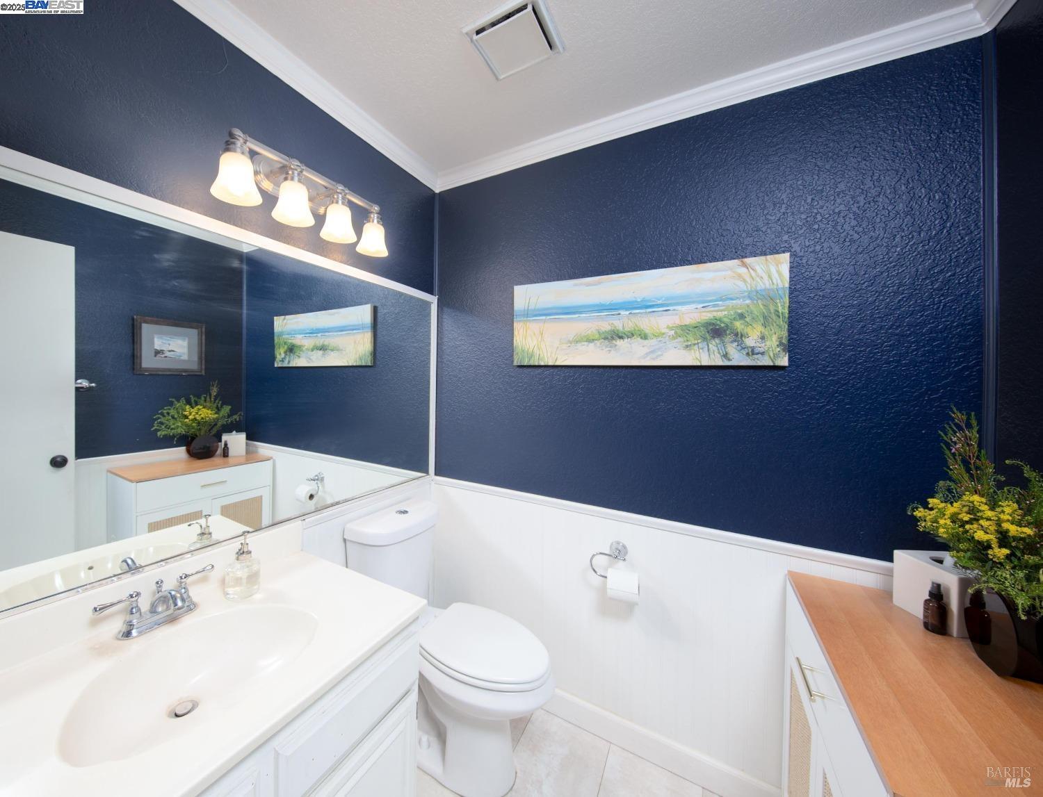 Detail Gallery Image 8 of 26 For 243 Northwood Commons, Livermore,  CA 94551-3054 - 3 Beds | 2/1 Baths