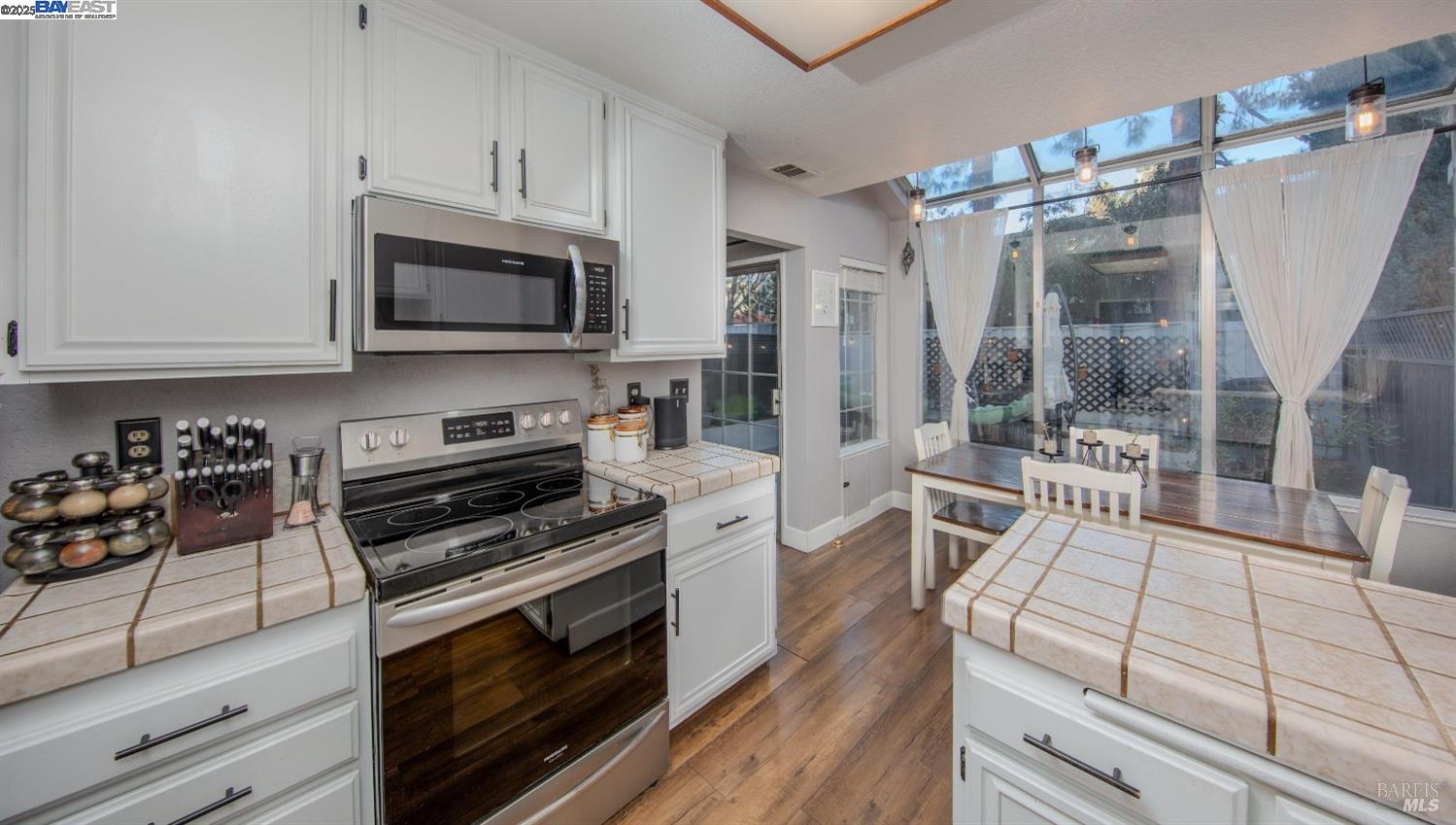 Detail Gallery Image 9 of 26 For 243 Northwood Commons, Livermore,  CA 94551-3054 - 3 Beds | 2/1 Baths