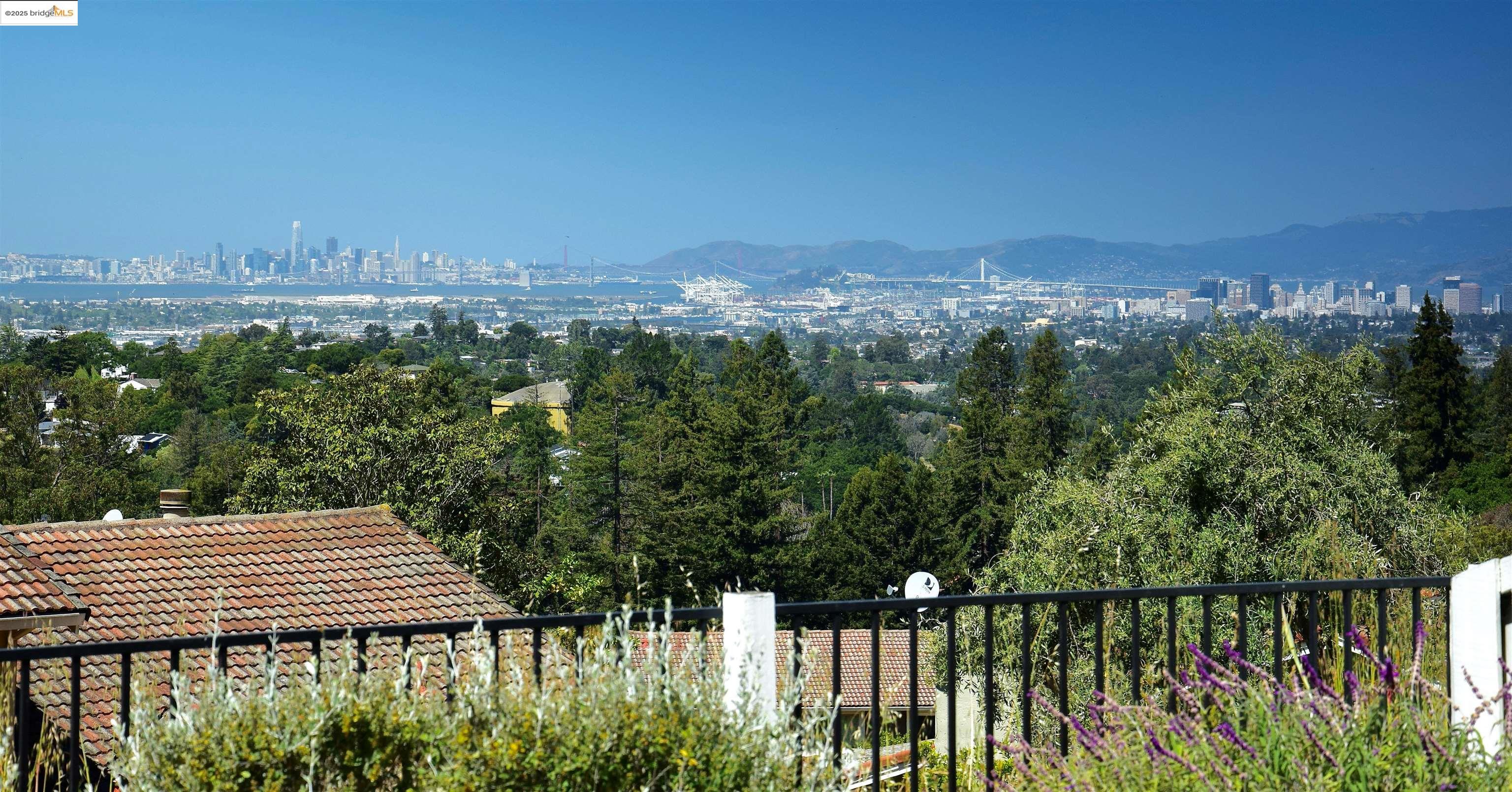 Detail Gallery Image 2 of 30 For 145 Thousand Oaks St, Oakland,  CA 94605 - 3 Beds | 2/1 Baths