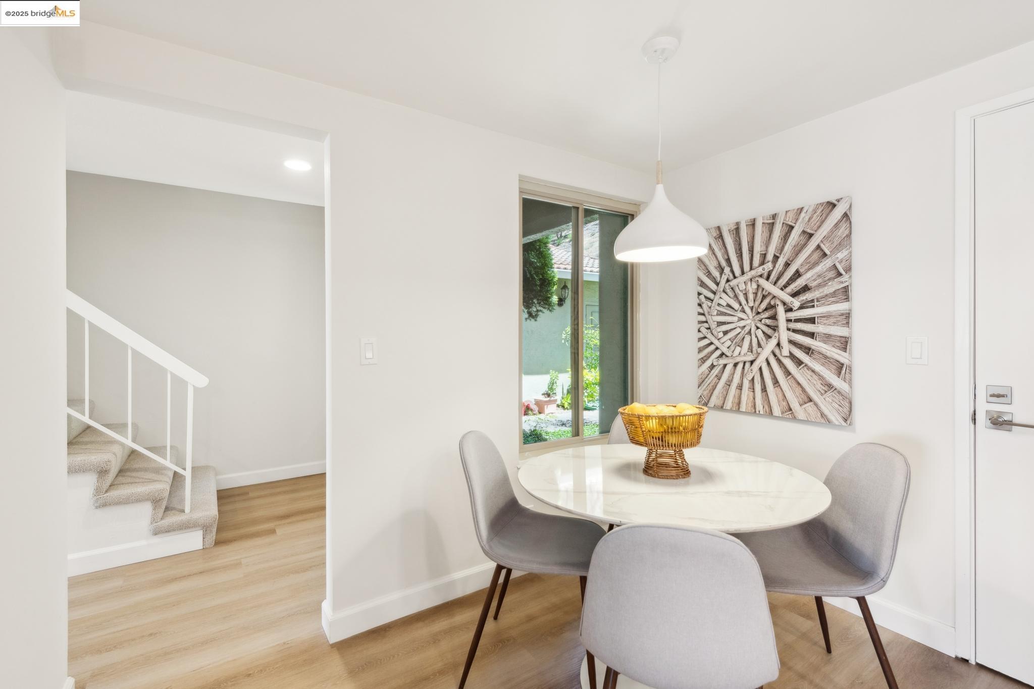 Detail Gallery Image 14 of 30 For 145 Thousand Oaks St, Oakland,  CA 94605 - 3 Beds | 2/1 Baths