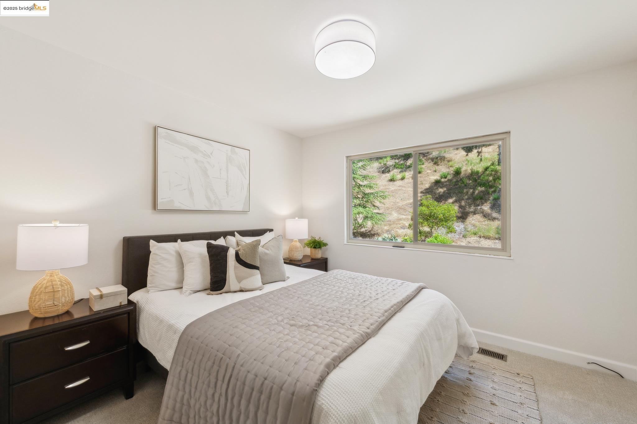 Detail Gallery Image 18 of 30 For 145 Thousand Oaks St, Oakland,  CA 94605 - 3 Beds | 2/1 Baths