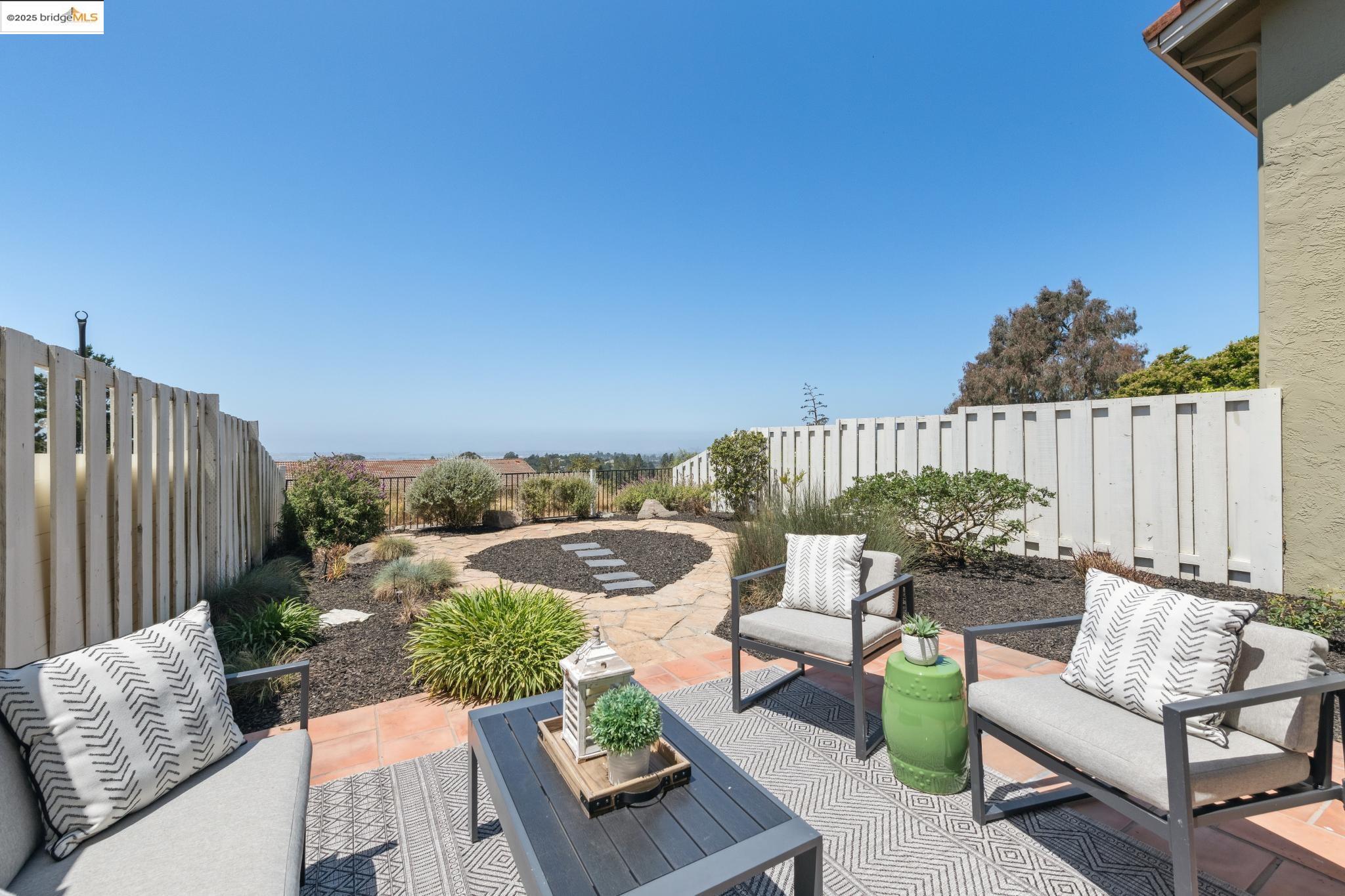 Detail Gallery Image 22 of 30 For 145 Thousand Oaks St, Oakland,  CA 94605 - 3 Beds | 2/1 Baths