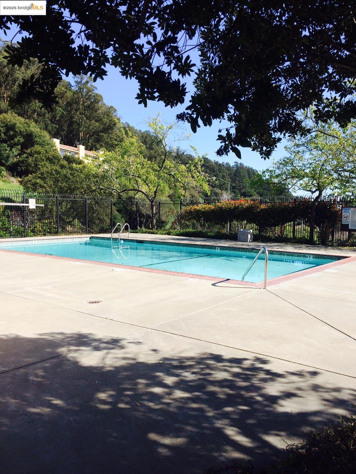 Detail Gallery Image 30 of 30 For 145 Thousand Oaks St, Oakland,  CA 94605 - 3 Beds | 2/1 Baths