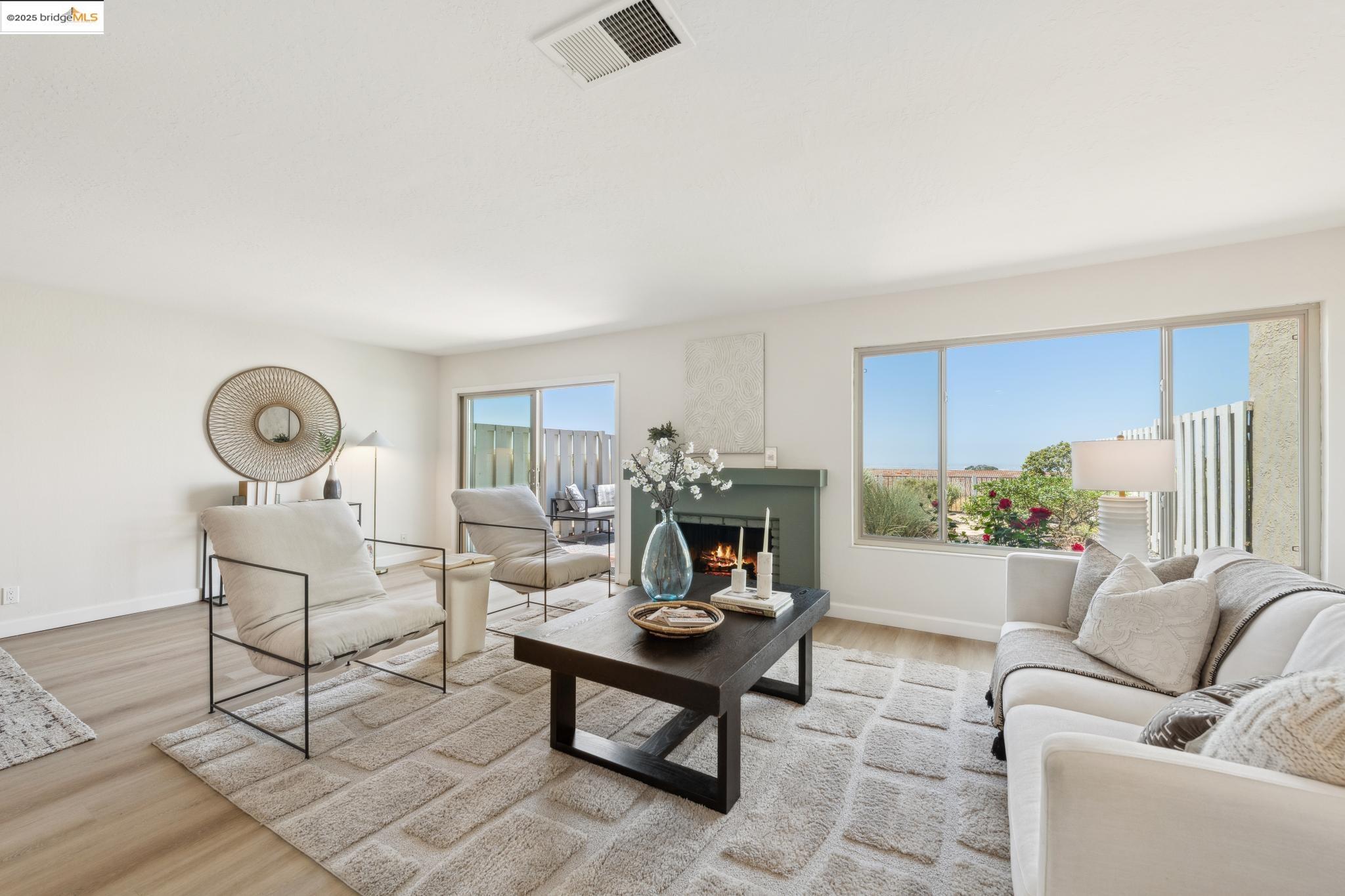Detail Gallery Image 4 of 30 For 145 Thousand Oaks St, Oakland,  CA 94605 - 3 Beds | 2/1 Baths