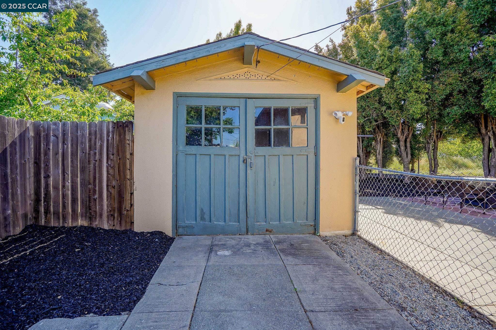 Detail Gallery Image 17 of 23 For 311 Railroad Ave, Rodeo,  CA 94572 - 2 Beds | 1 Baths