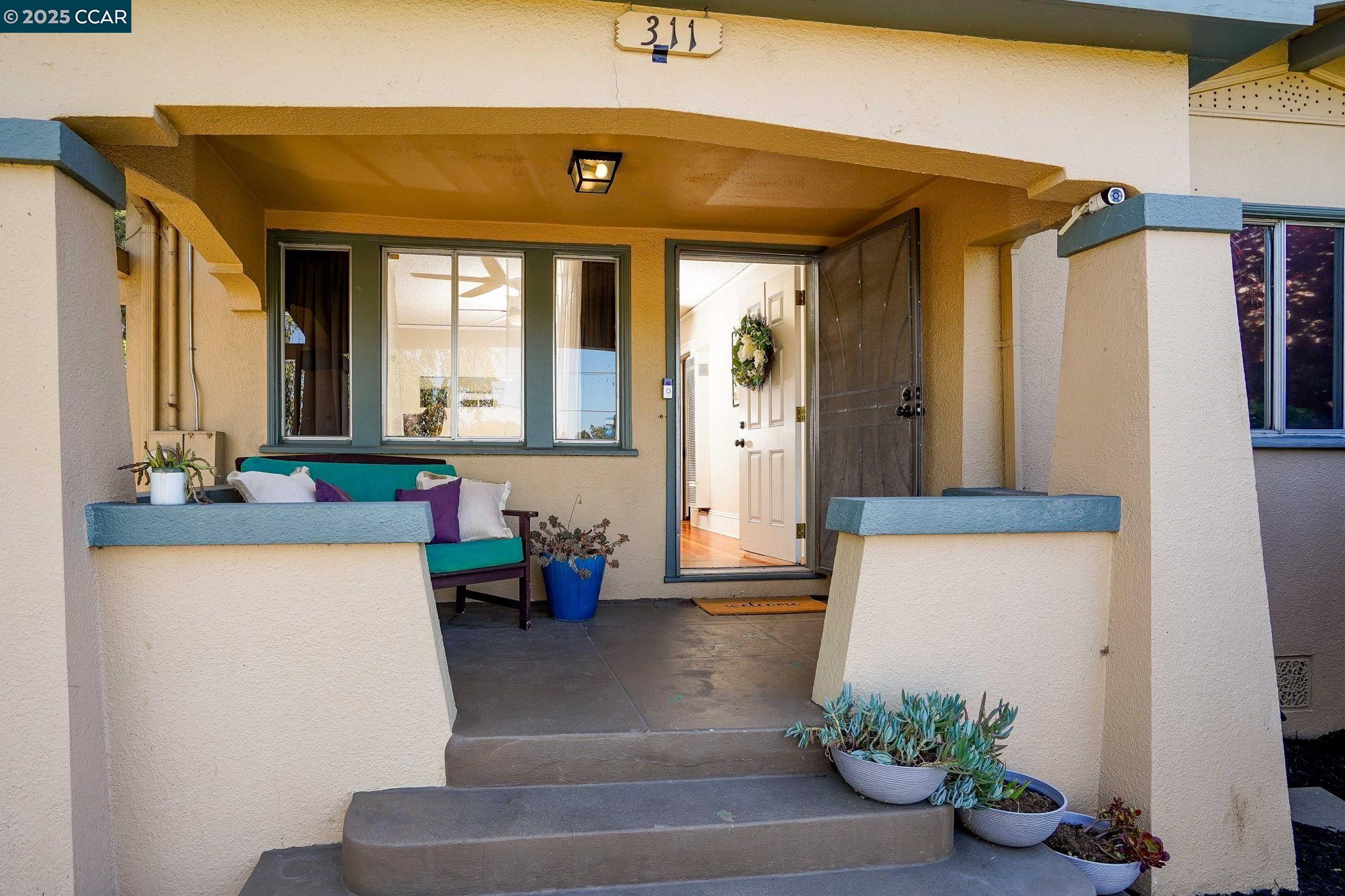 Detail Gallery Image 3 of 23 For 311 Railroad Ave, Rodeo,  CA 94572 - 2 Beds | 1 Baths
