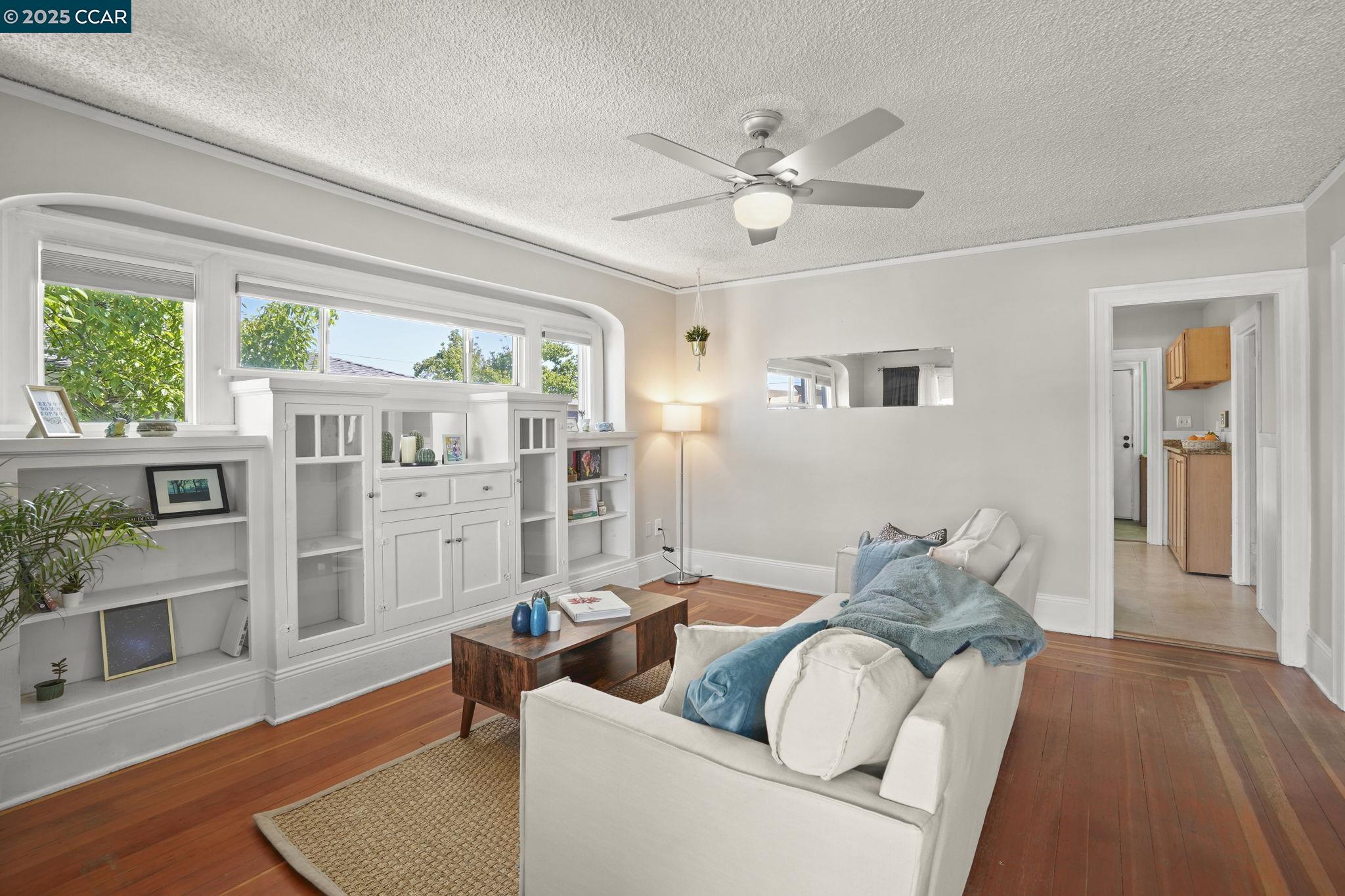 Detail Gallery Image 4 of 23 For 311 Railroad Ave, Rodeo,  CA 94572 - 2 Beds | 1 Baths