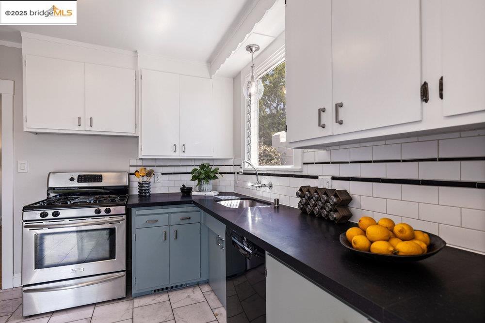 Detail Gallery Image 12 of 52 For 3063 California St, Oakland,  CA 94602 - 2 Beds | 2 Baths