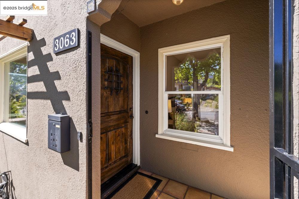 Detail Gallery Image 4 of 52 For 3063 California St, Oakland,  CA 94602 - 2 Beds | 2 Baths