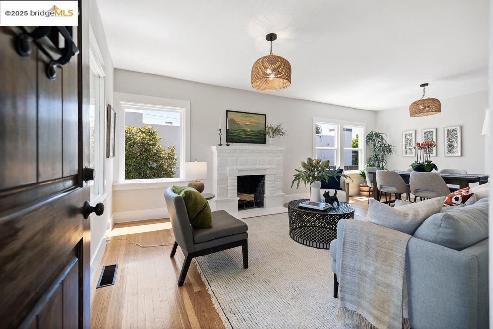 Detail Gallery Image 5 of 52 For 3063 California St, Oakland,  CA 94602 - 2 Beds | 2 Baths