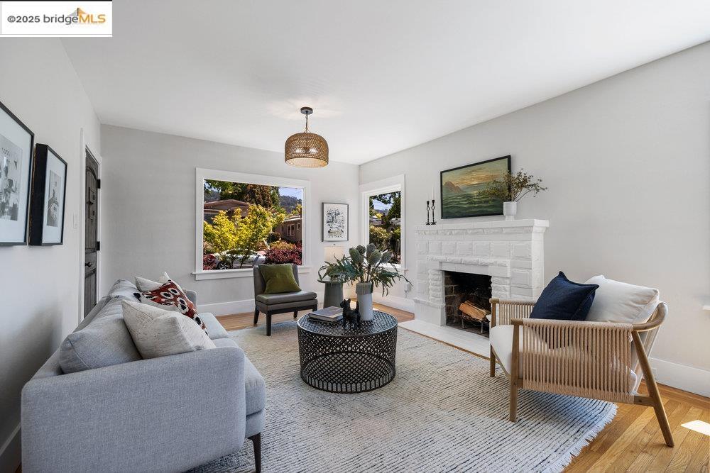 Detail Gallery Image 7 of 52 For 3063 California St, Oakland,  CA 94602 - 2 Beds | 2 Baths