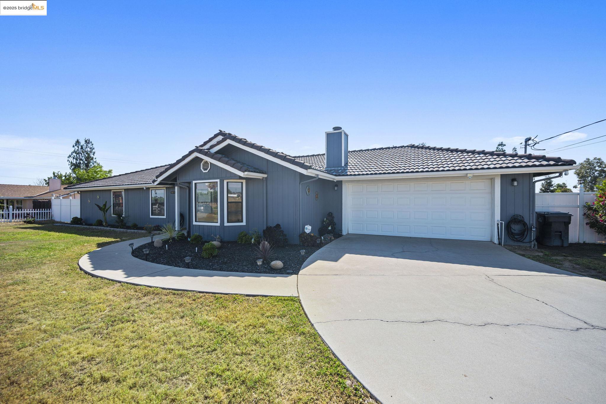 Detail Gallery Image 1 of 33 For 18118 Road 26, –,  CA 93638 - 3 Beds | 2 Baths