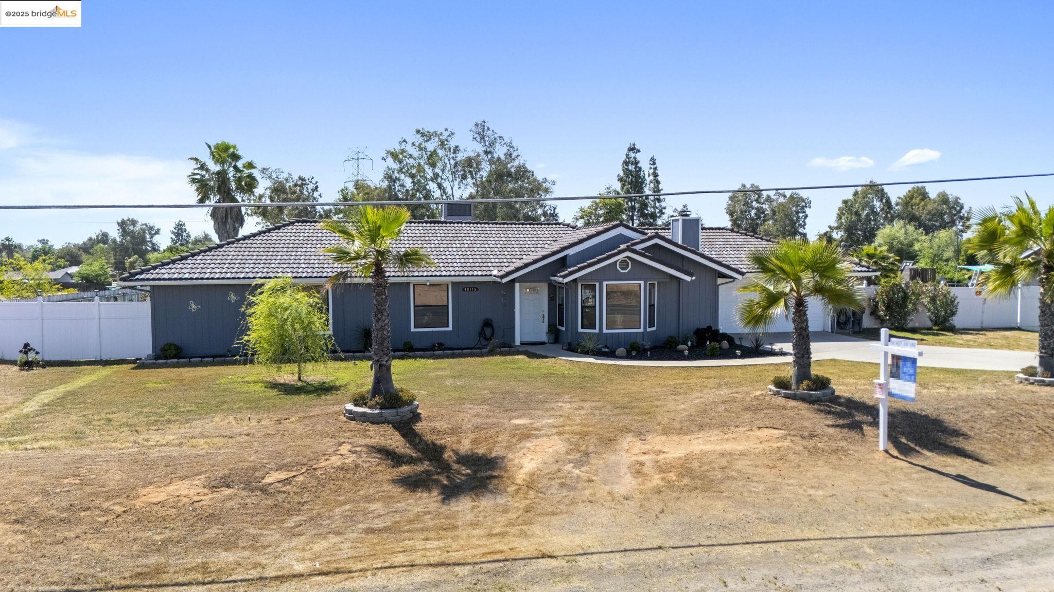 Detail Gallery Image 2 of 33 For 18118 Road 26, –,  CA 93638 - 3 Beds | 2 Baths