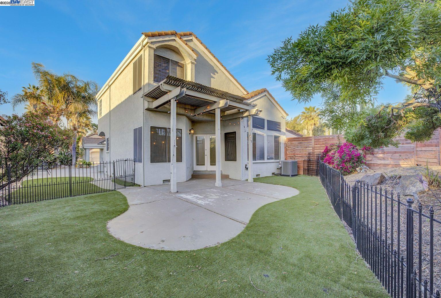 Detail Gallery Image 7 of 48 For 2481 Wayfarer Ct, Discovery Bay,  CA 94505 - 3 Beds | 3 Baths
