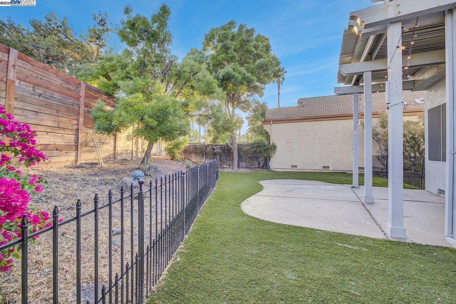 Detail Gallery Image 8 of 48 For 2481 Wayfarer Ct, Discovery Bay,  CA 94505 - 3 Beds | 3 Baths
