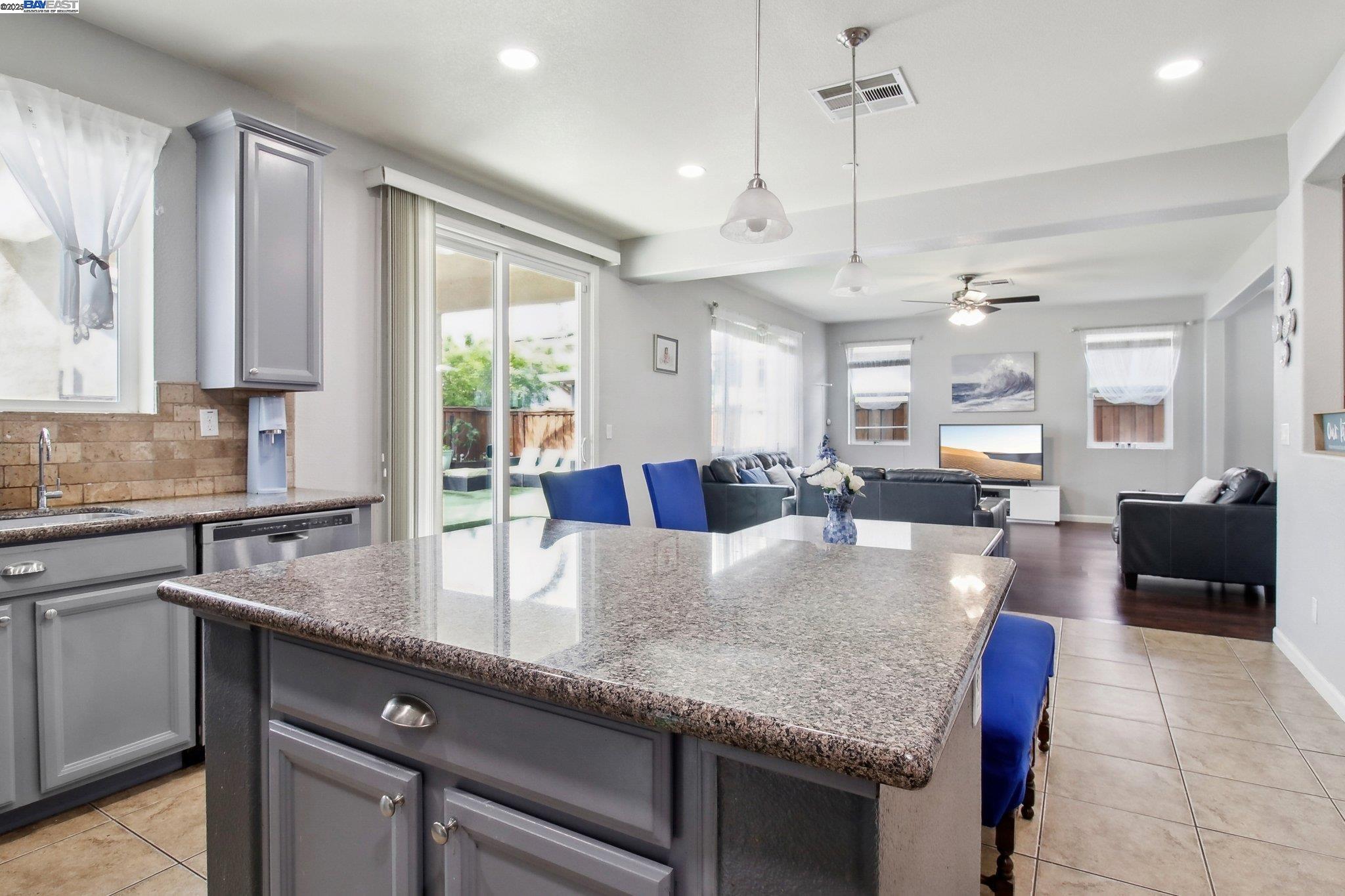 Detail Gallery Image 13 of 46 For 1331 Maple Dr, Oakley,  CA 94561 - 5 Beds | 3/1 Baths