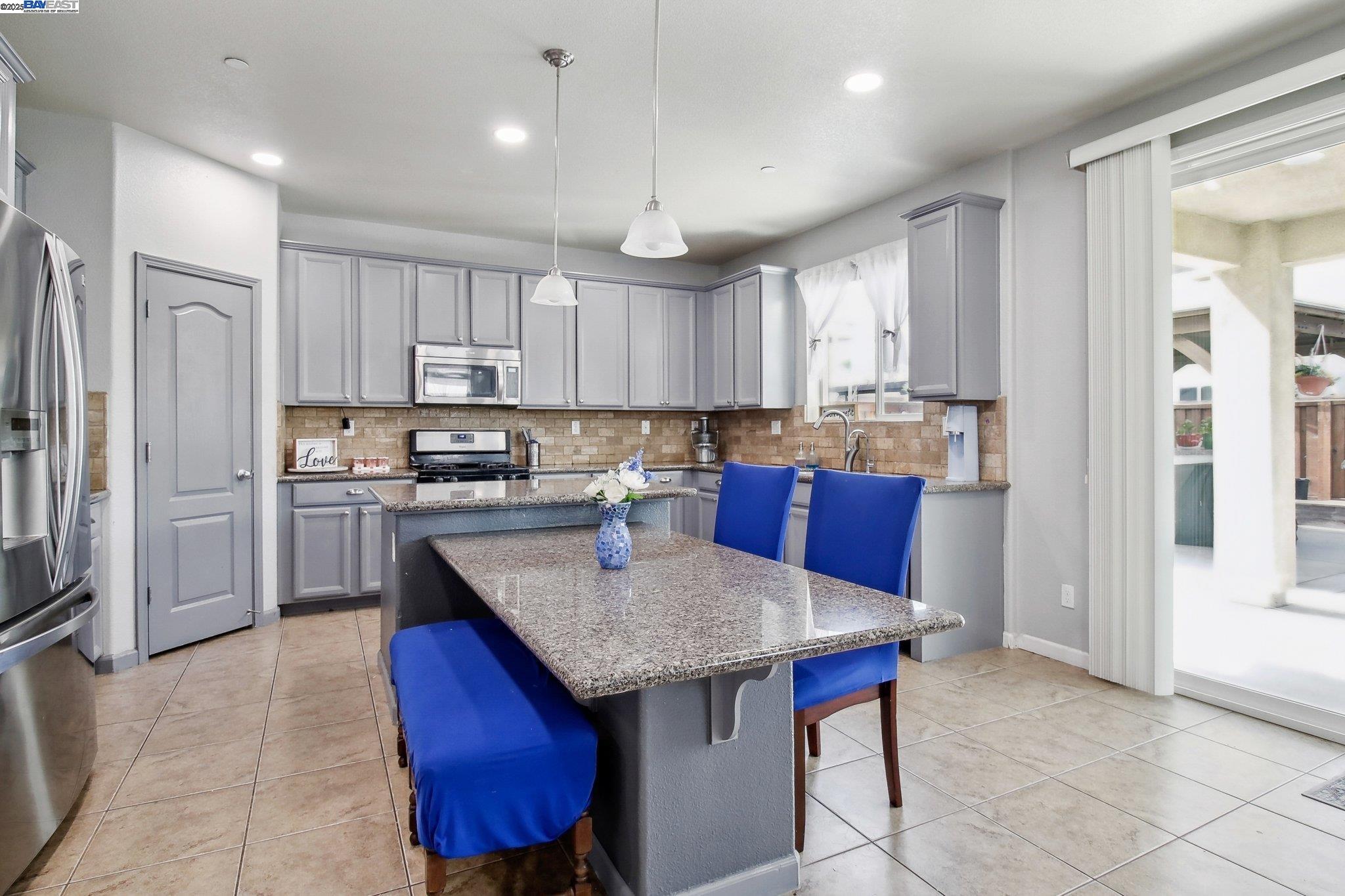 Detail Gallery Image 14 of 46 For 1331 Maple Dr, Oakley,  CA 94561 - 5 Beds | 3/1 Baths