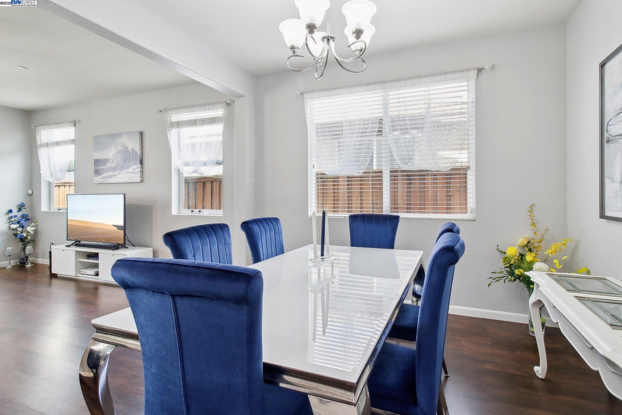 Detail Gallery Image 8 of 46 For 1331 Maple Dr, Oakley,  CA 94561 - 5 Beds | 3/1 Baths