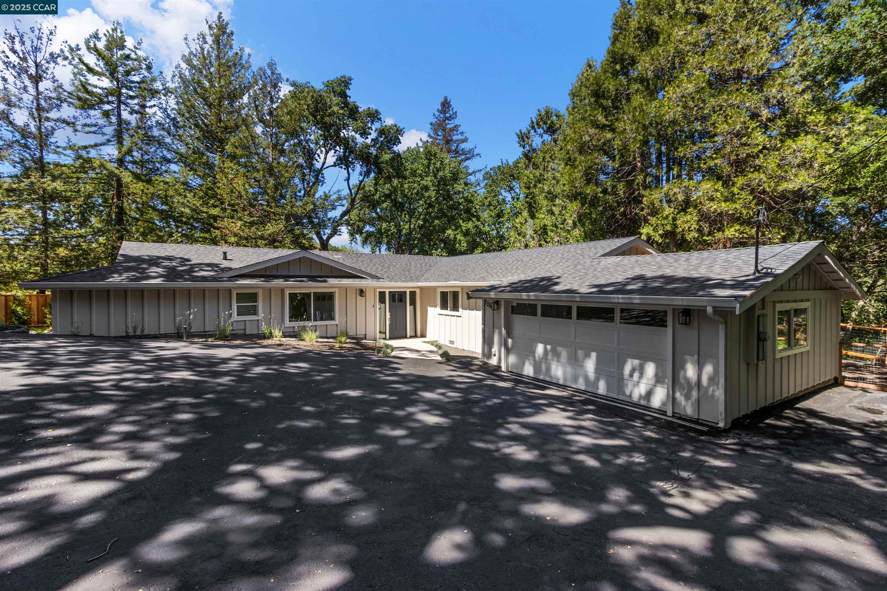 Detail Gallery Image 2 of 47 For 706 St Marys Rd, Lafayette,  CA 94549 - 4 Beds | 4/1 Baths