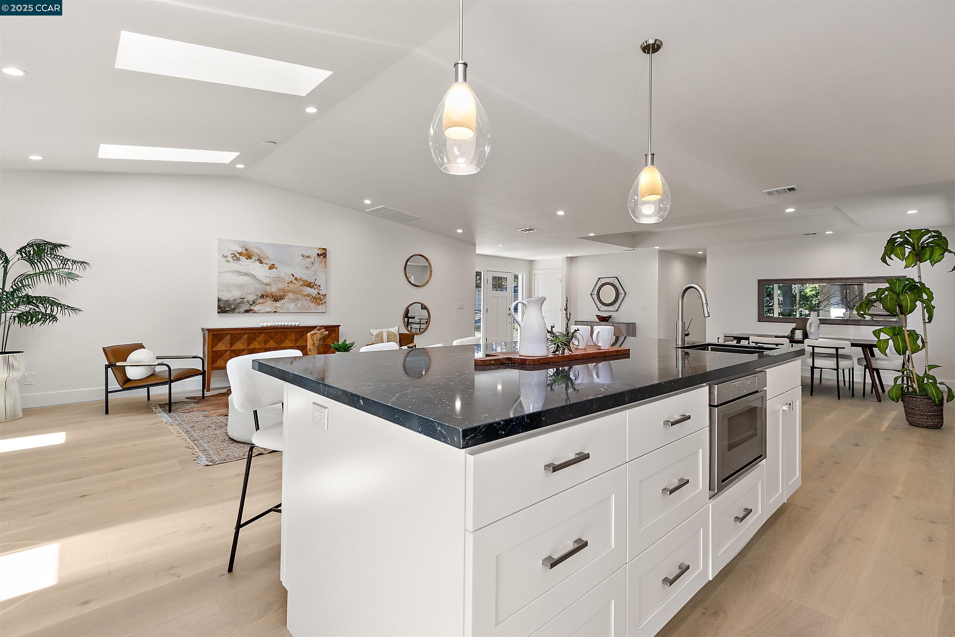 Detail Gallery Image 12 of 47 For 706 St Marys Rd, Lafayette,  CA 94549 - 4 Beds | 4/1 Baths