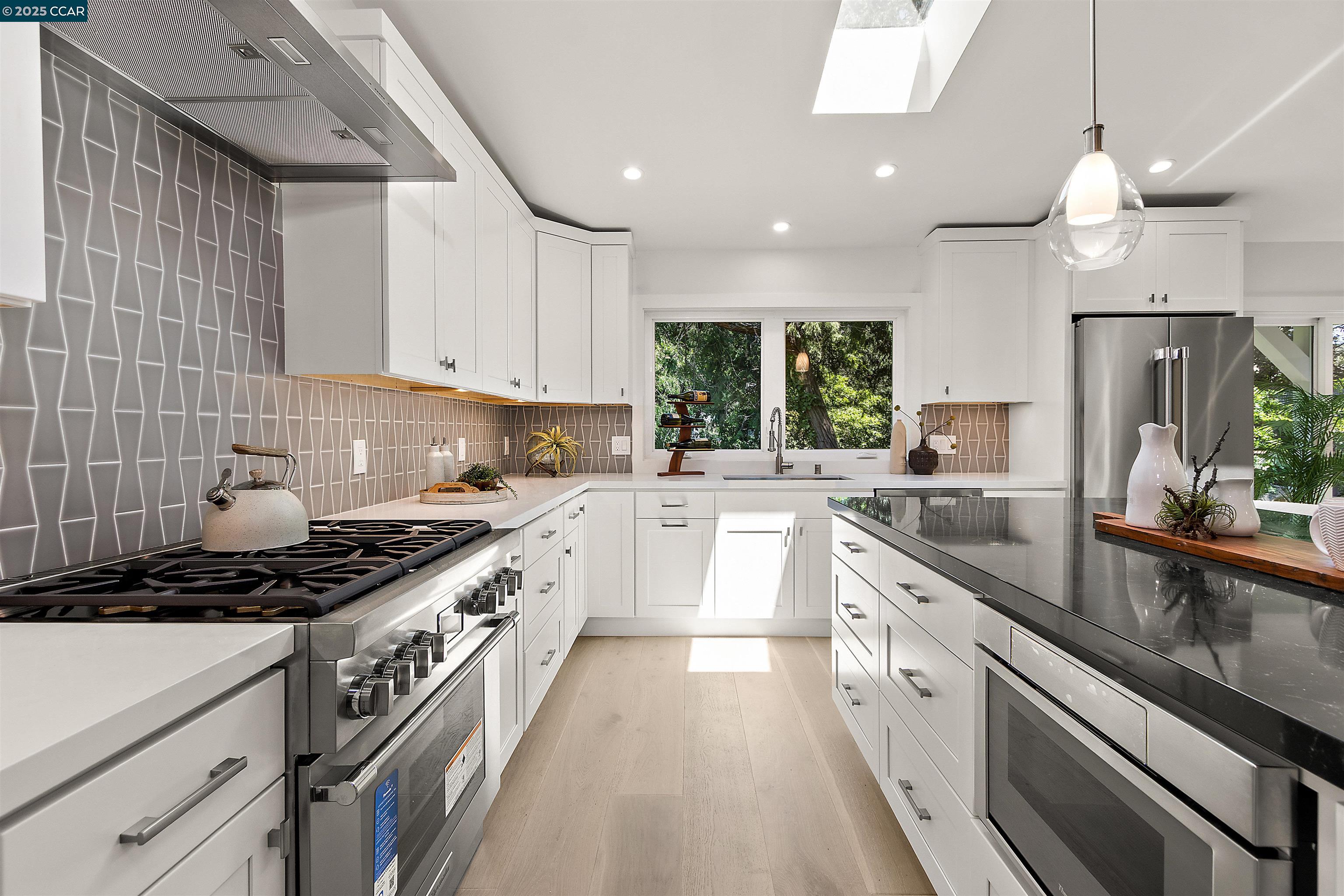 Detail Gallery Image 13 of 47 For 706 St Marys Rd, Lafayette,  CA 94549 - 4 Beds | 4/1 Baths