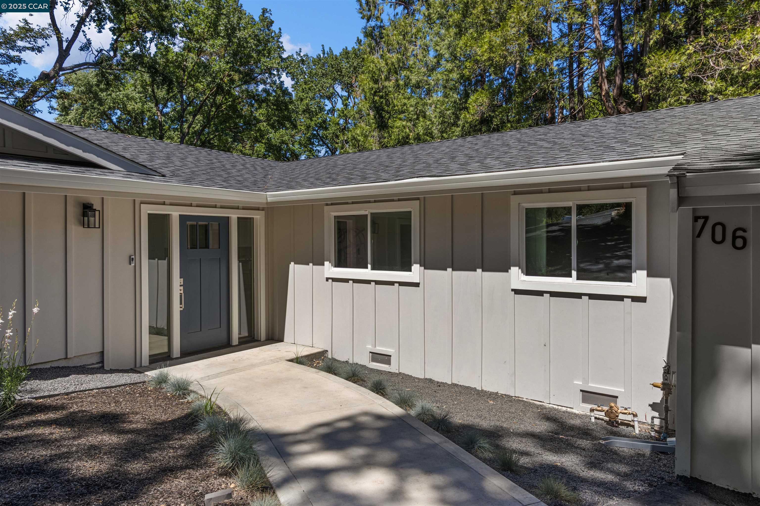 Detail Gallery Image 3 of 47 For 706 St Marys Rd, Lafayette,  CA 94549 - 4 Beds | 4/1 Baths