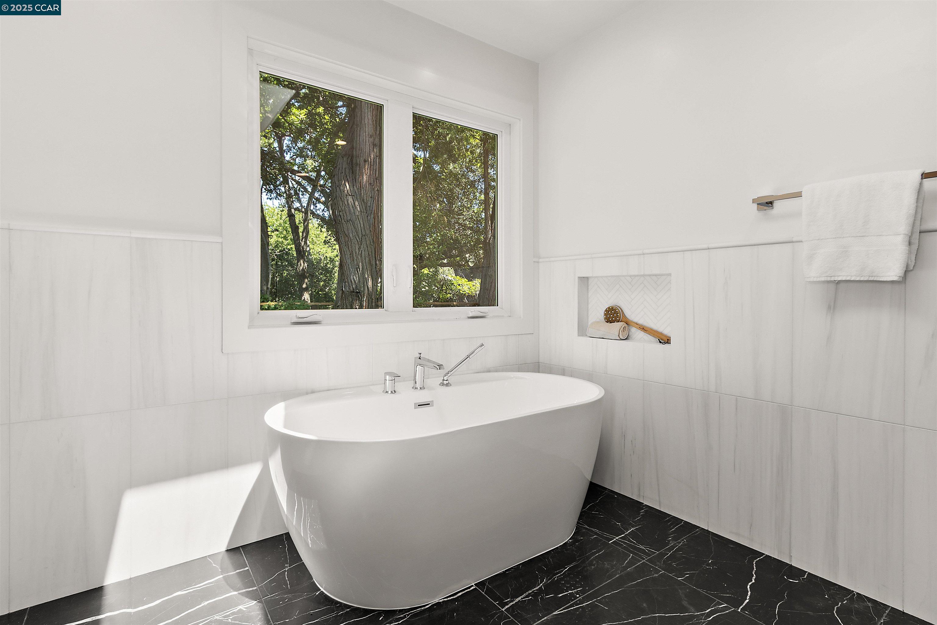 Detail Gallery Image 24 of 47 For 706 St Marys Rd, Lafayette,  CA 94549 - 4 Beds | 4/1 Baths