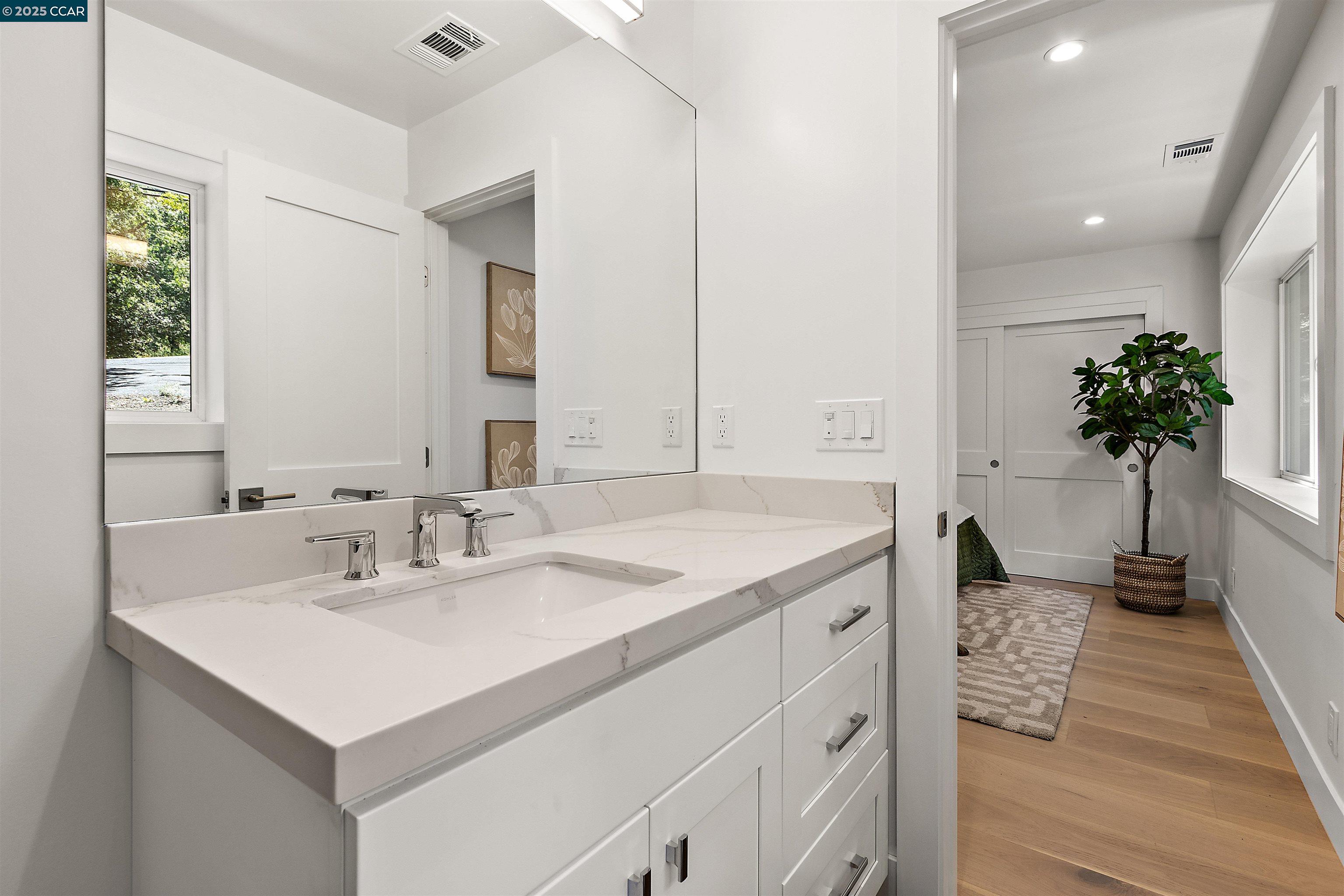 Detail Gallery Image 29 of 47 For 706 St Marys Rd, Lafayette,  CA 94549 - 4 Beds | 4/1 Baths