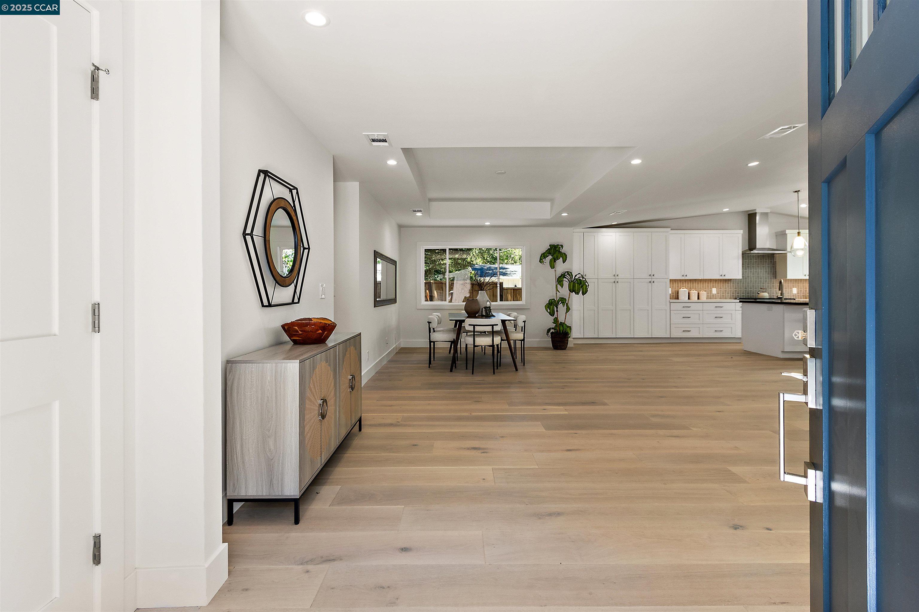 Detail Gallery Image 4 of 47 For 706 St Marys Rd, Lafayette,  CA 94549 - 4 Beds | 4/1 Baths