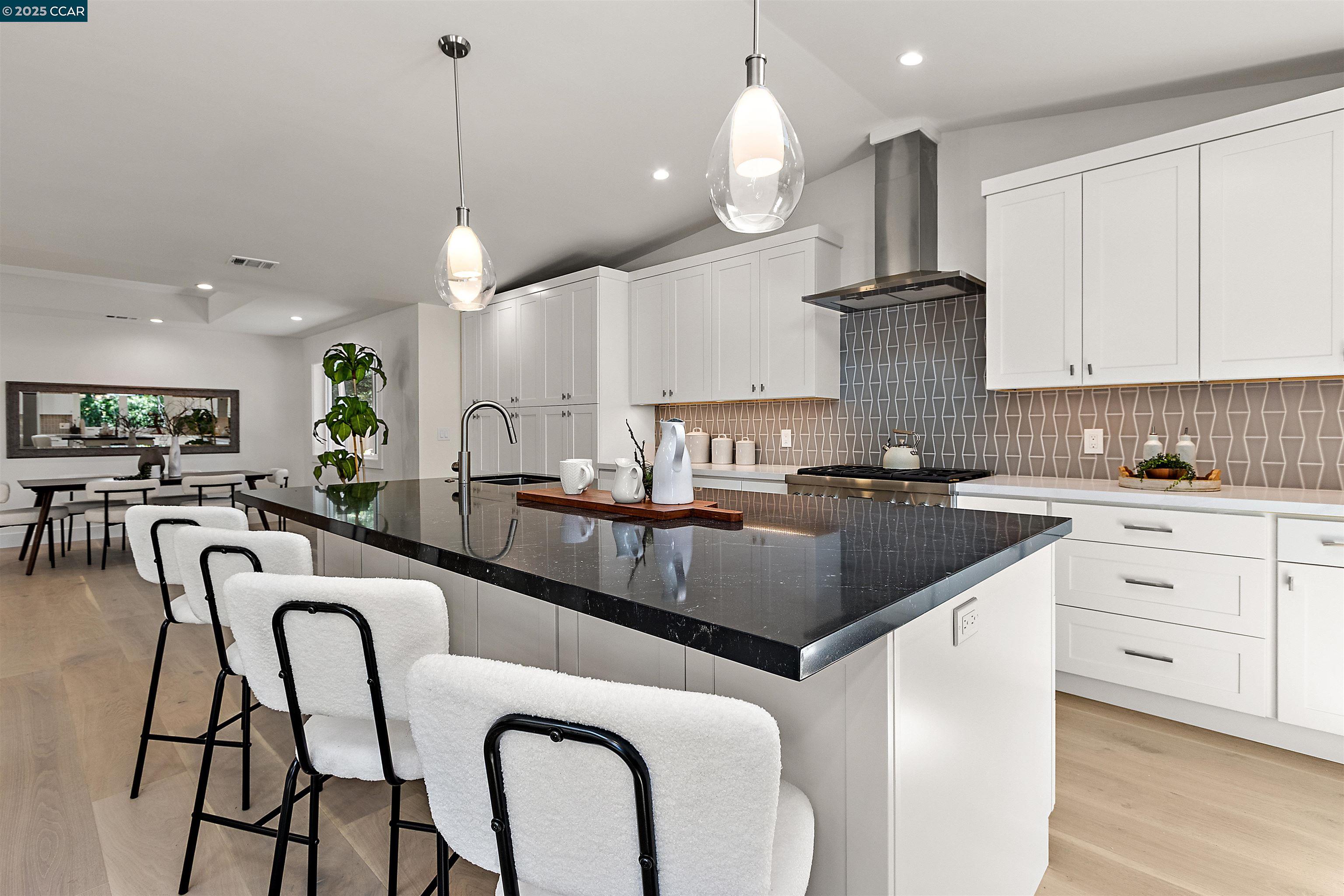 Detail Gallery Image 10 of 47 For 706 St Marys Rd, Lafayette,  CA 94549 - 4 Beds | 4/1 Baths