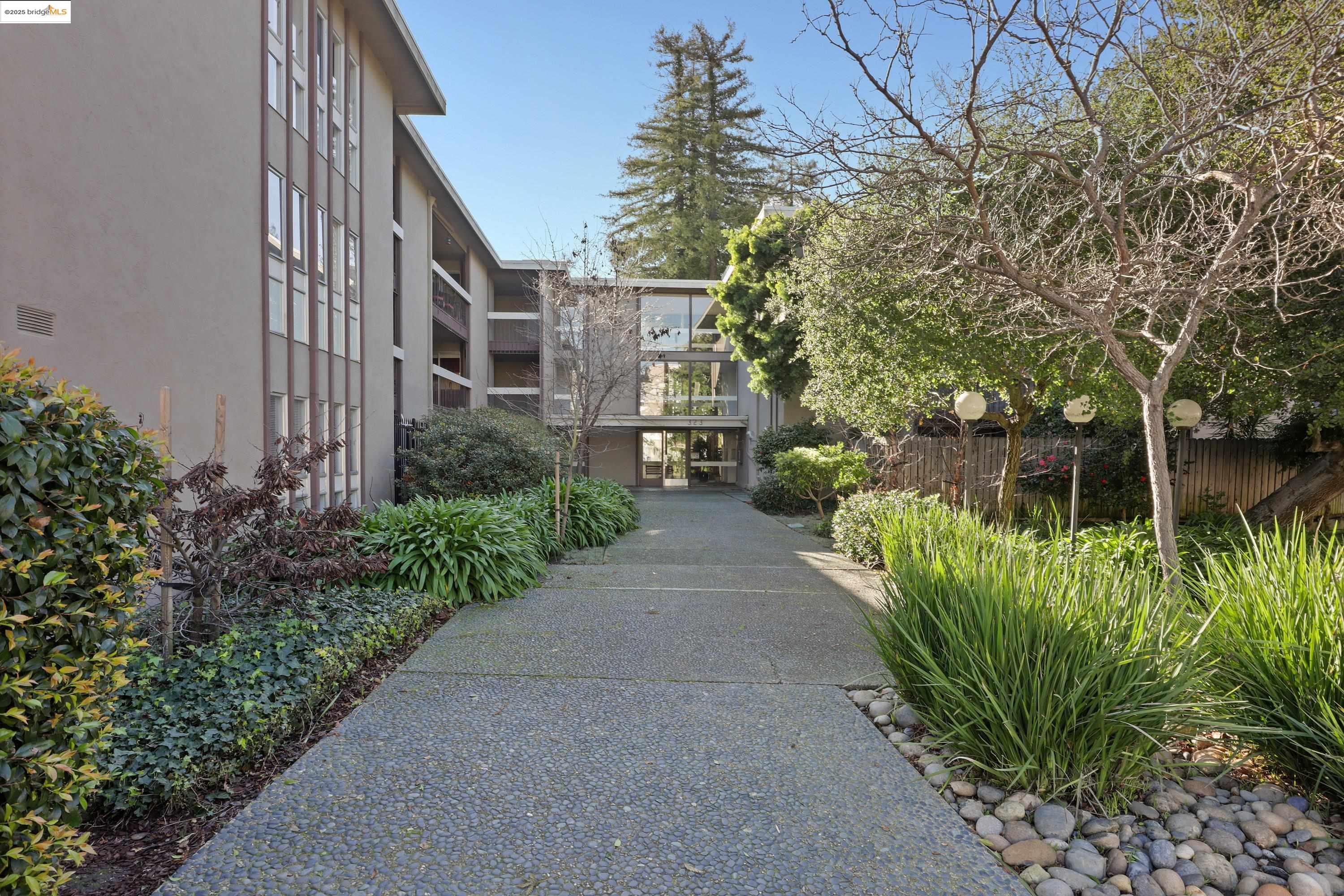 Detail Gallery Image 29 of 31 For 323 Monte Vista Ave #107,  Oakland,  CA 94611 - 2 Beds | 2 Baths