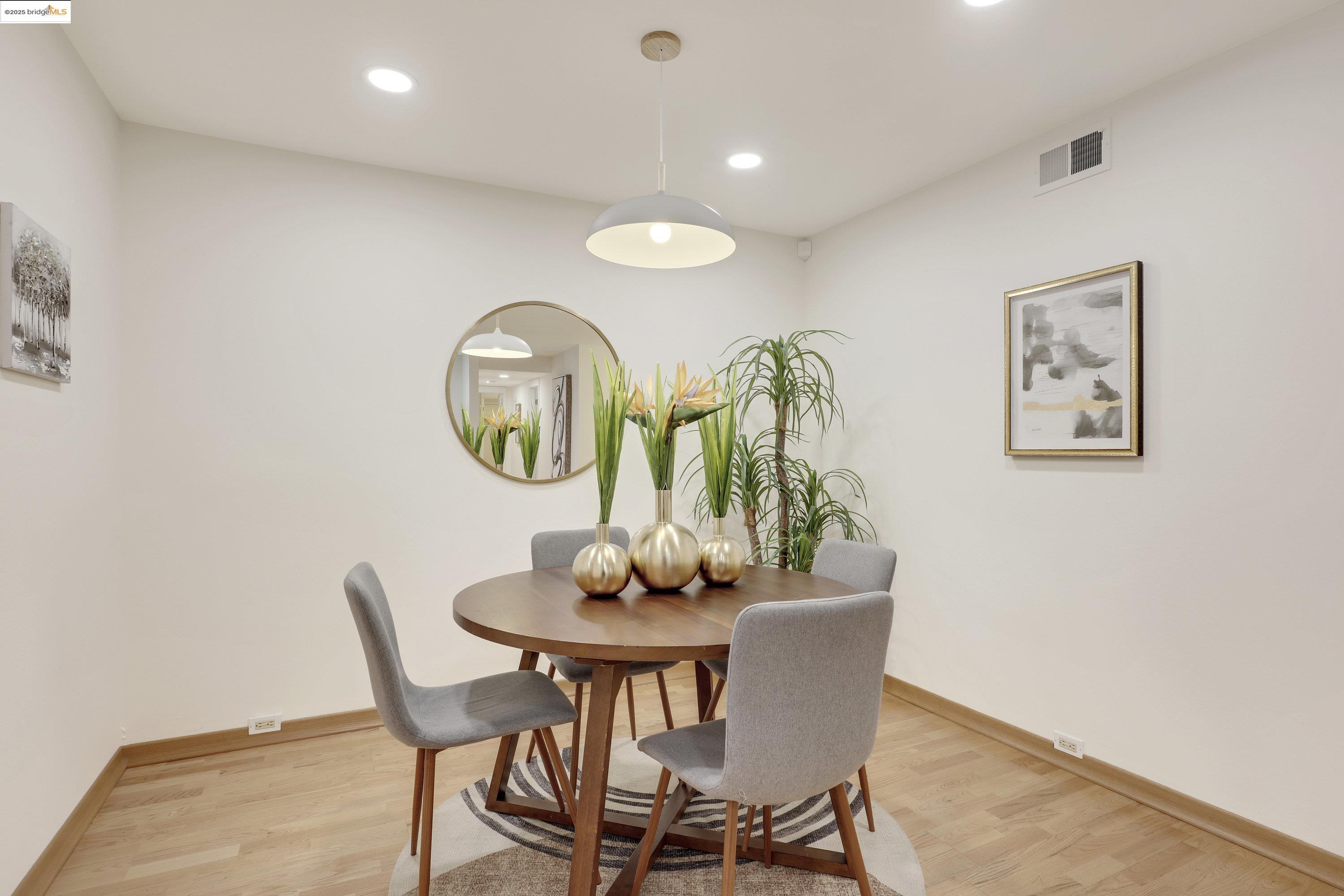 Detail Gallery Image 8 of 31 For 323 Monte Vista Ave #107,  Oakland,  CA 94611 - 2 Beds | 2 Baths