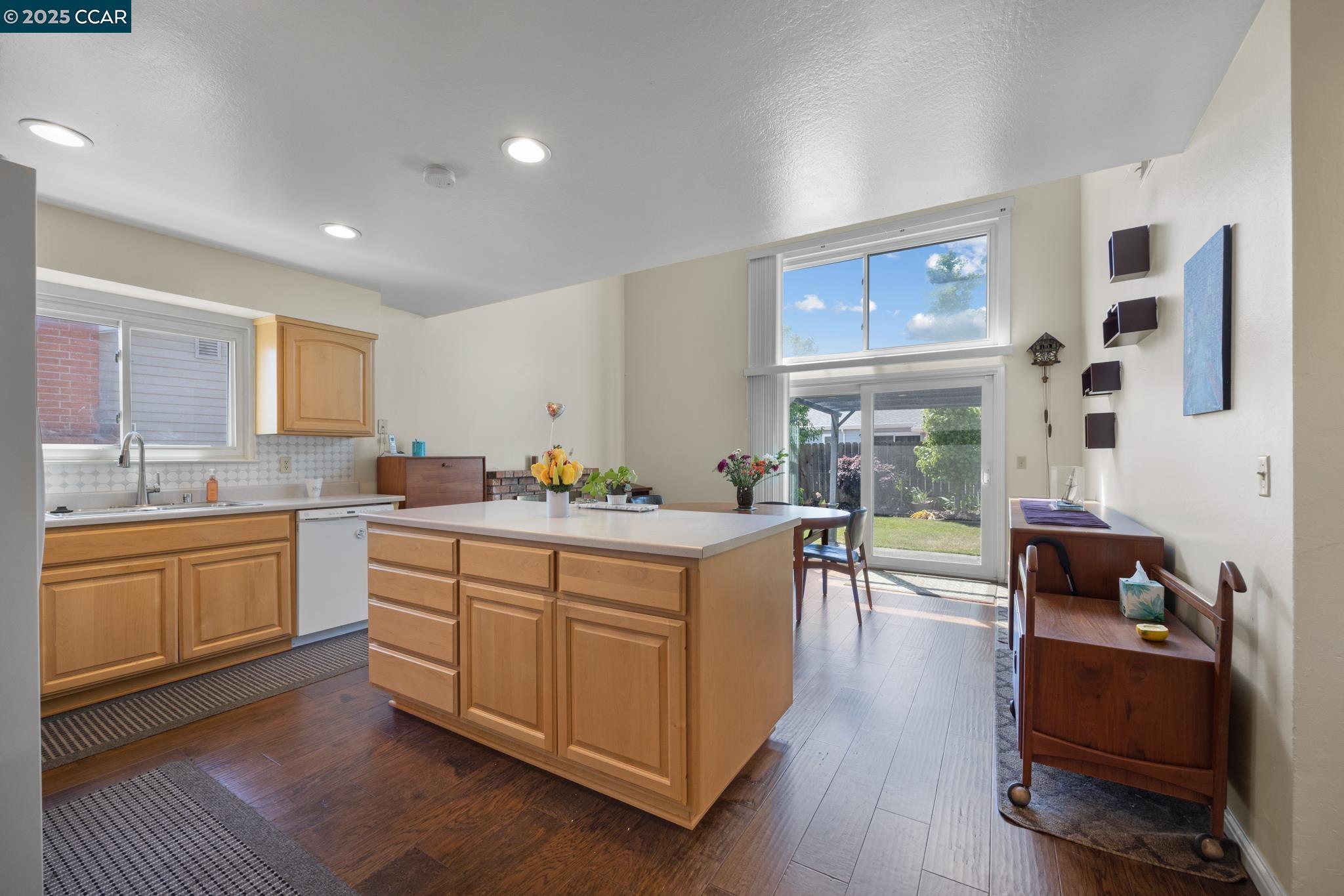 Detail Gallery Image 6 of 44 For 2267 Channing Ct, Fairfield,  CA 94533 - 4 Beds | 2 Baths